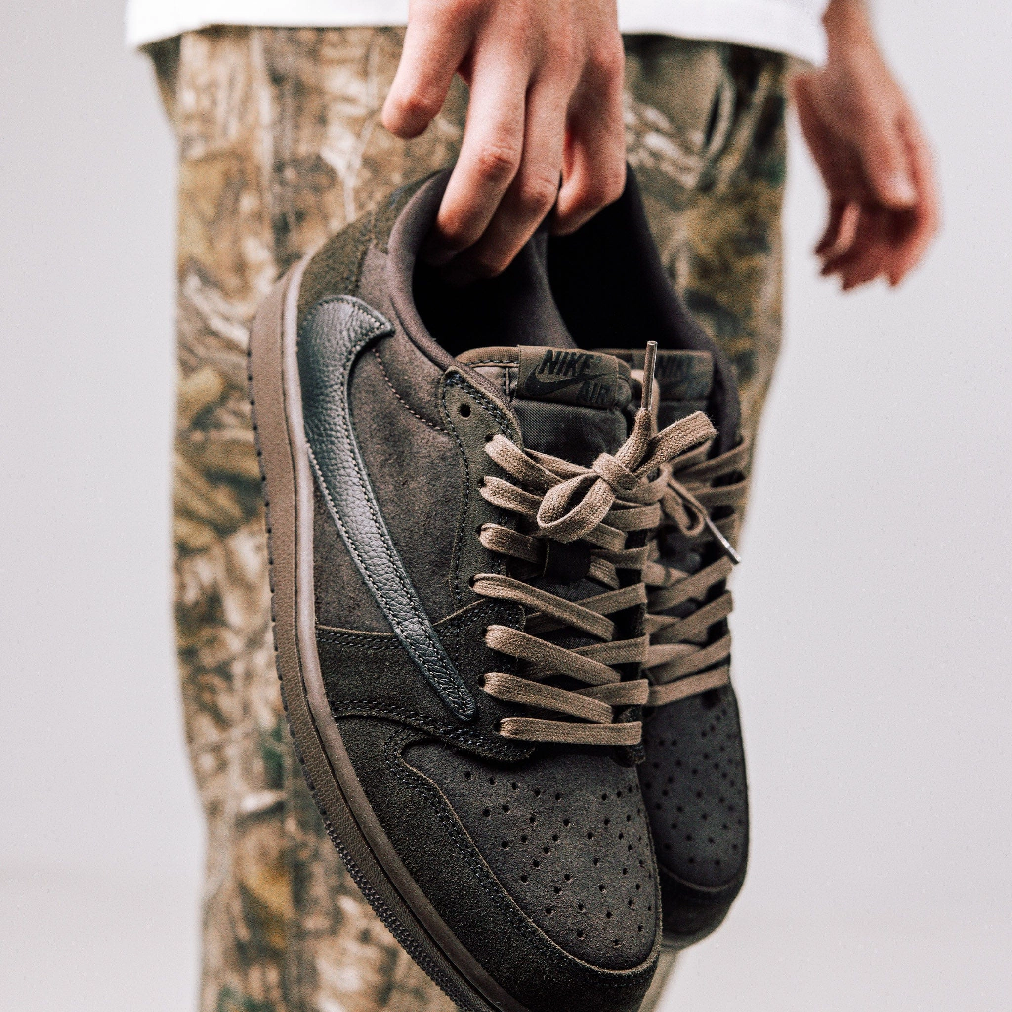 Flexible Traction Jordan 1 Retro Low OG SP Travis Scott Velvet Brown