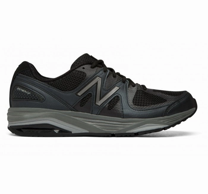 Lightweight Zip   Up Style New Balance Men's 1540v2 Sneaker Black