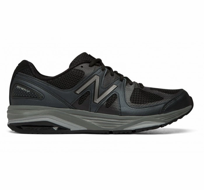 Lightweight Zip   Up Style New Balance Men's 1540v2 Sneaker Black