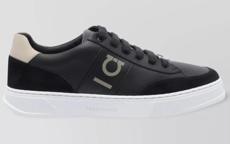 Alaska in Nero Queen Fit Daily Essential