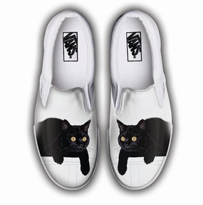 Water Edge Baggins Original Slip-On Black Shorthair Cat
