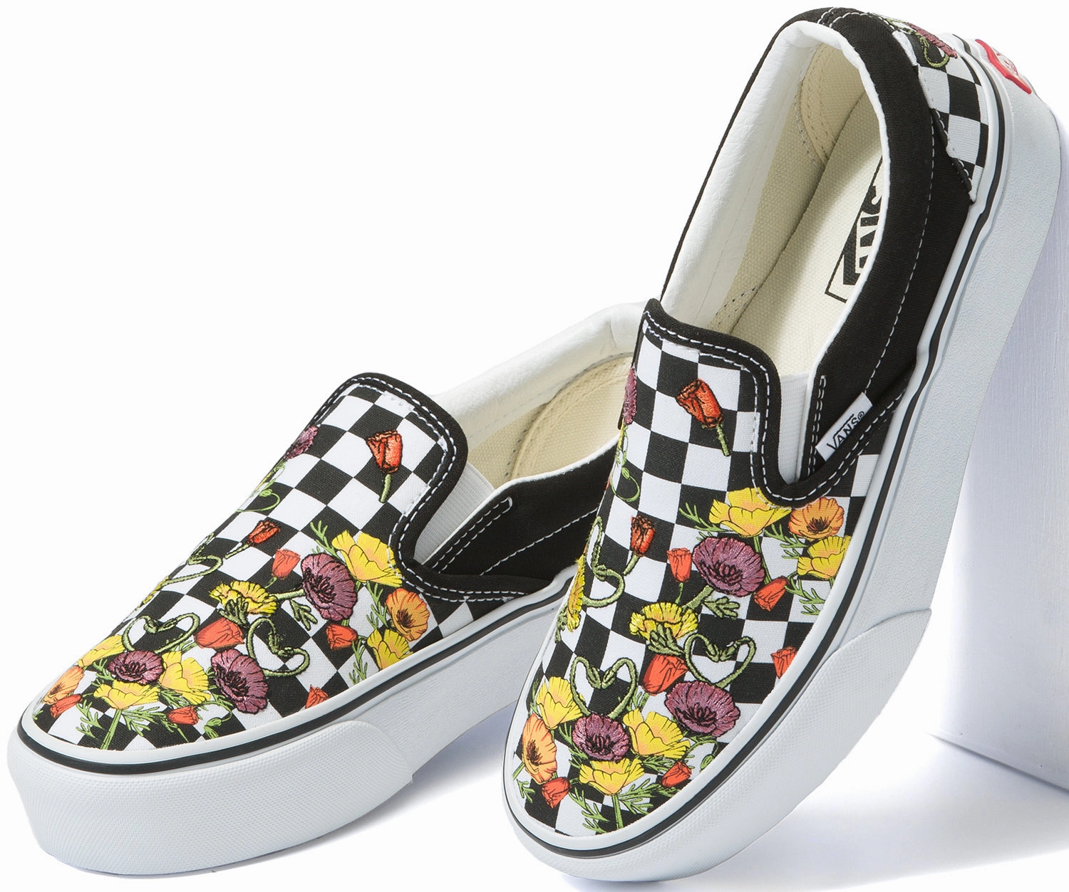Trail Strong Secure Vans Classic Slip-On Platform Poppy Checkerboard Black/Multi