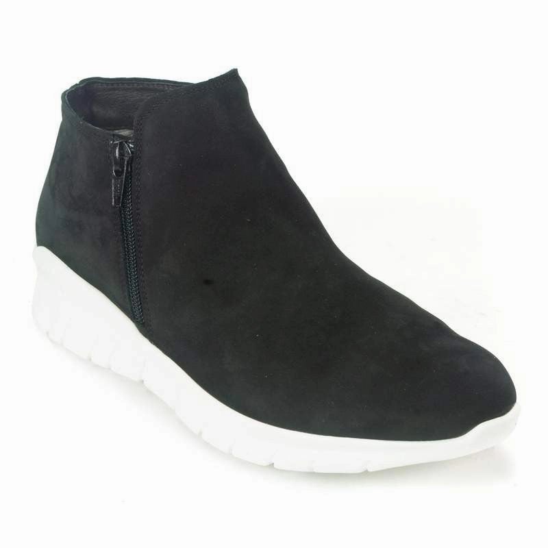 Clean Lines Naot Women's Zodiac Black