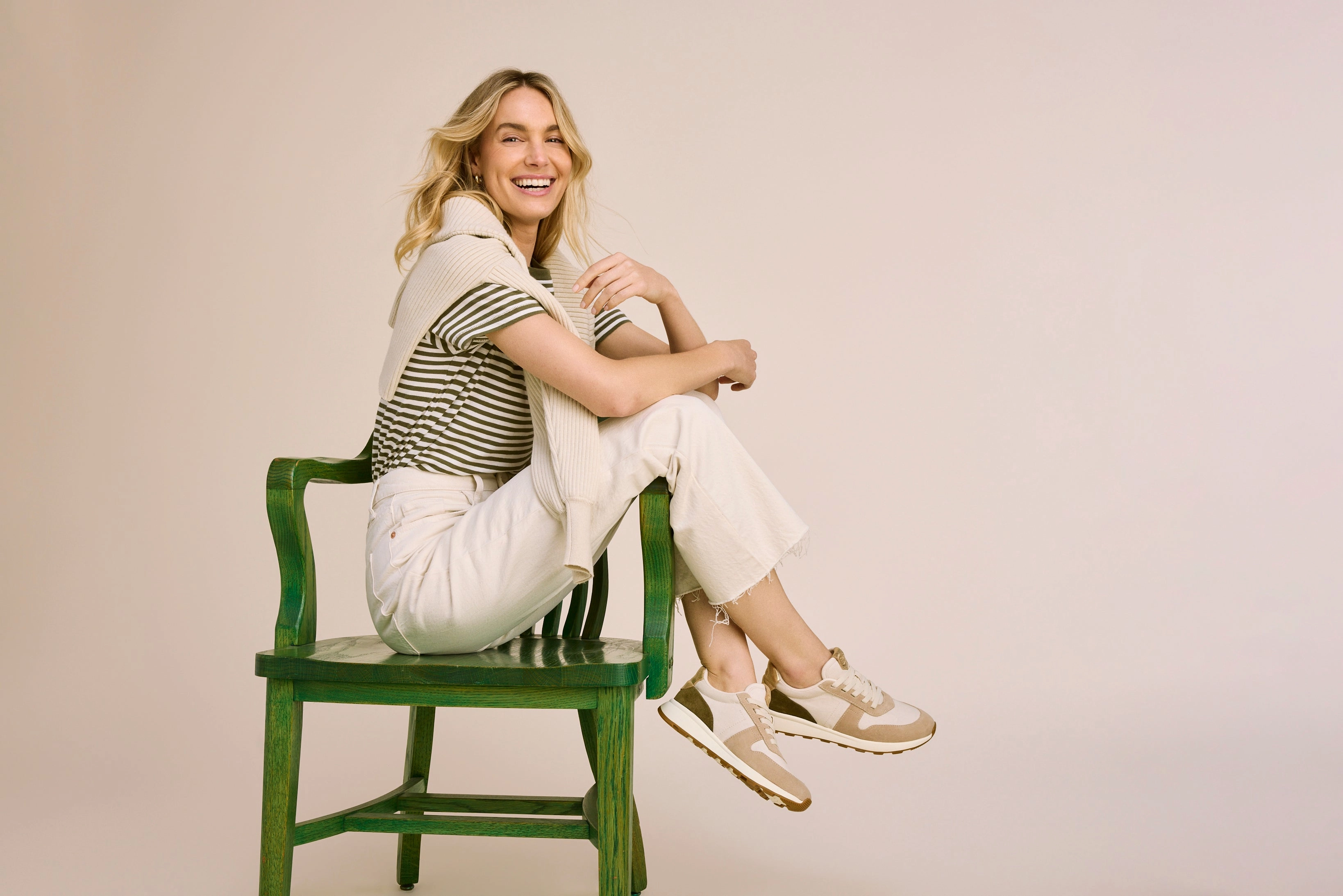 Durable Outsole Construction Universal Fit TRVL Lite Retro Sneaker - Oatmeal Multi