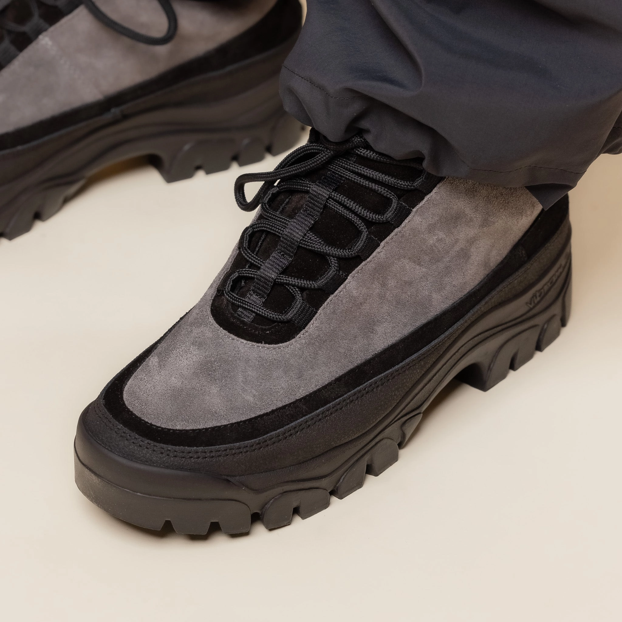 Tarvas - Easy Hiker Suede - Dark Grey Quiet Step