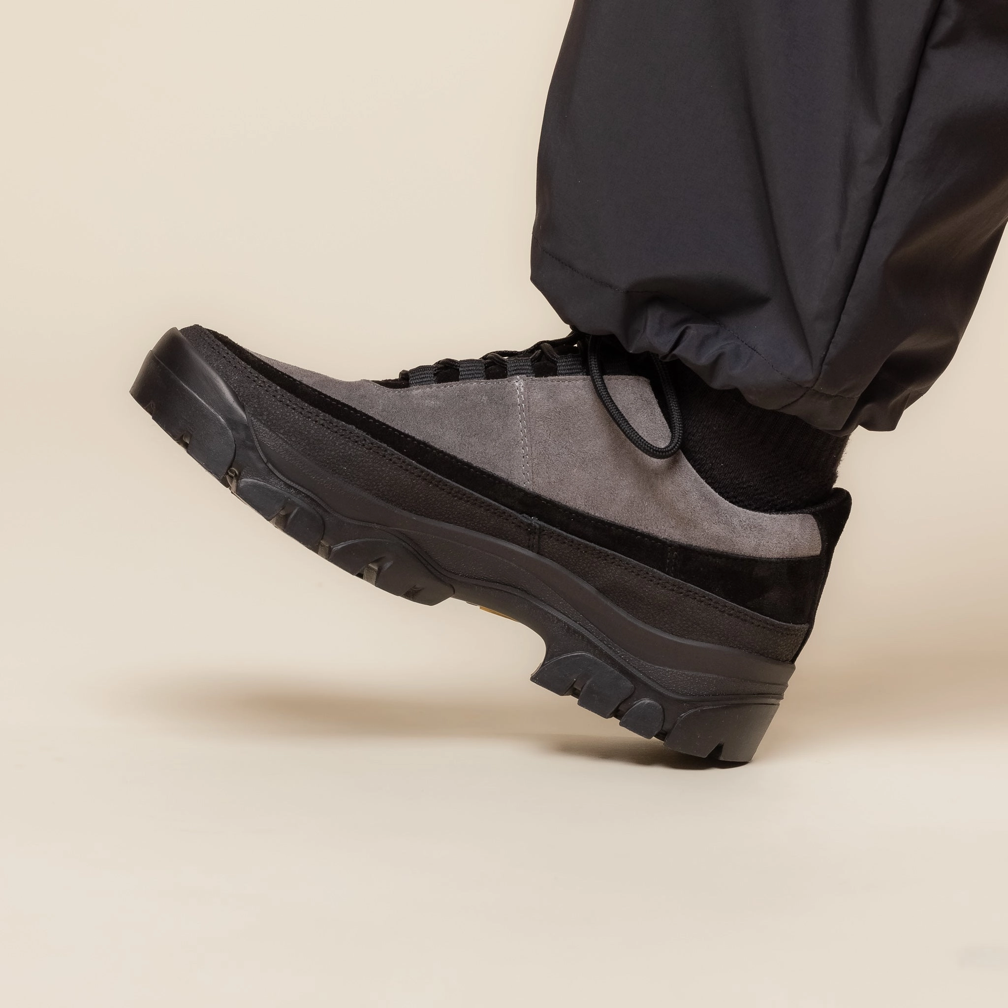 Hot Day Moon Tone Tarvas - Easy Hiker Suede - Dark Grey