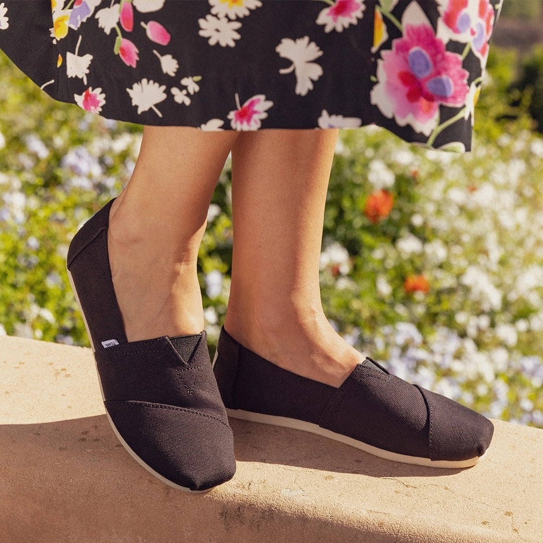 Women's Alpargata Classic - Black Canvas Comfortable Travel