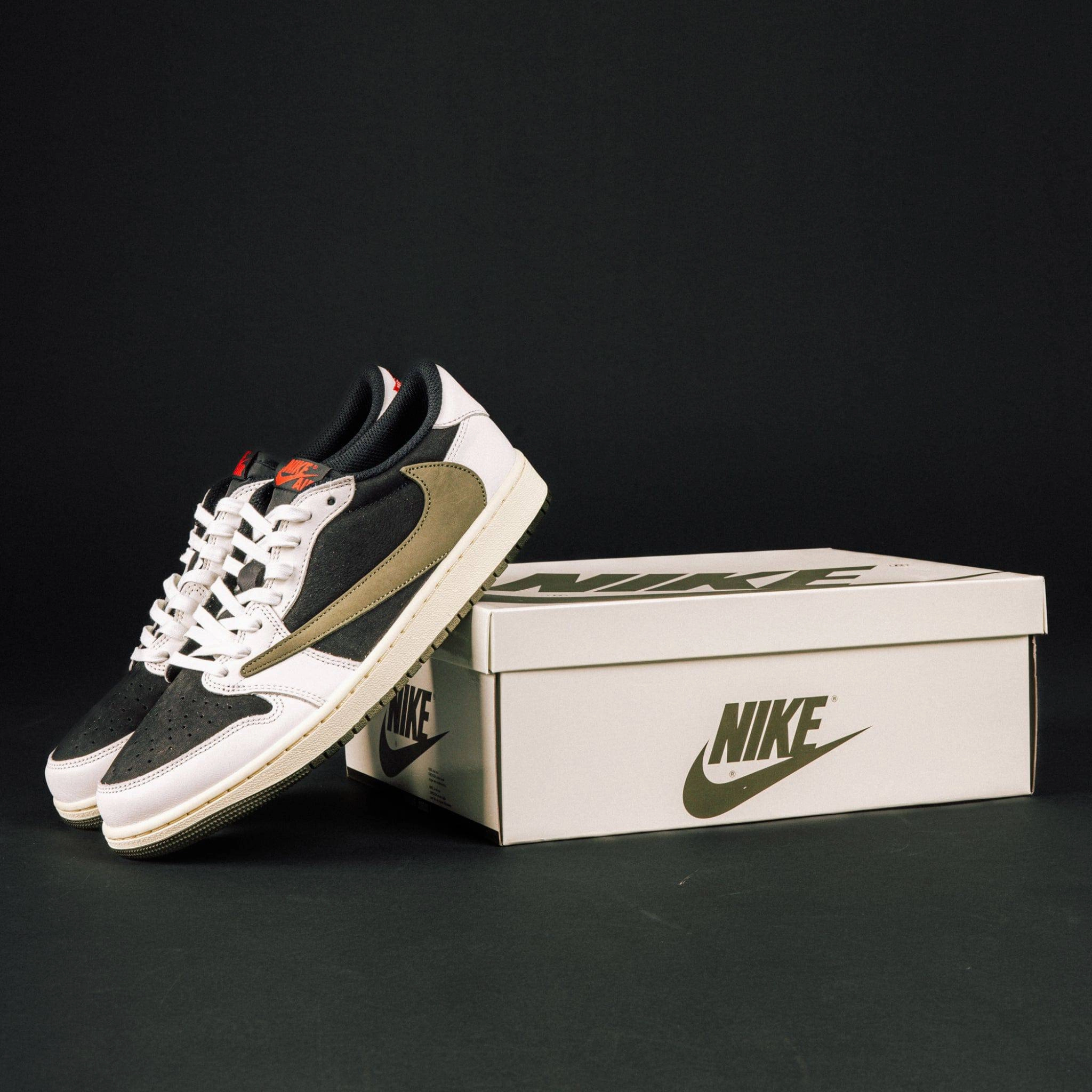 Jordan 1 Retro Low OG SP Travis Scott Olive (W) Road grip Firm Edge
