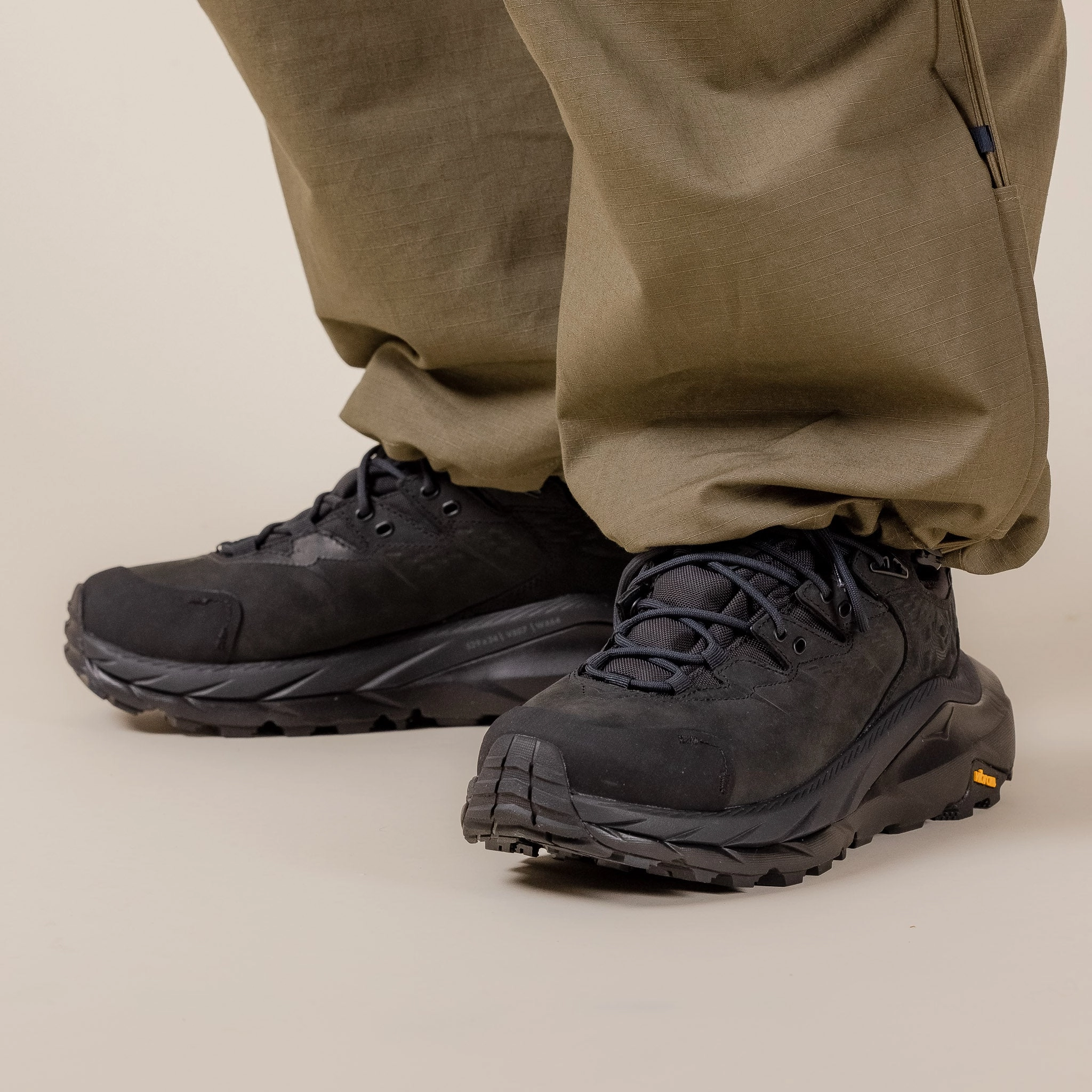 Hoka - Kaha 2 Low GORE-TEX Hiking Shoe - Black Comfort Heel Garden Mood