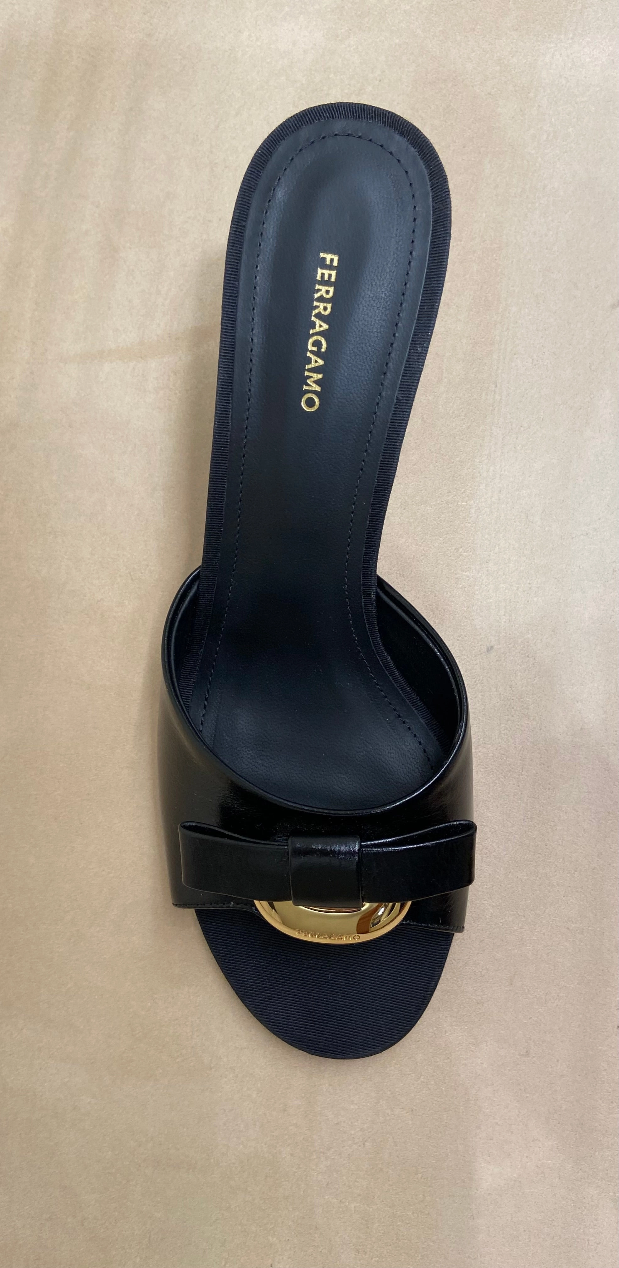 Elida in Nero Tech Knit Stable Step