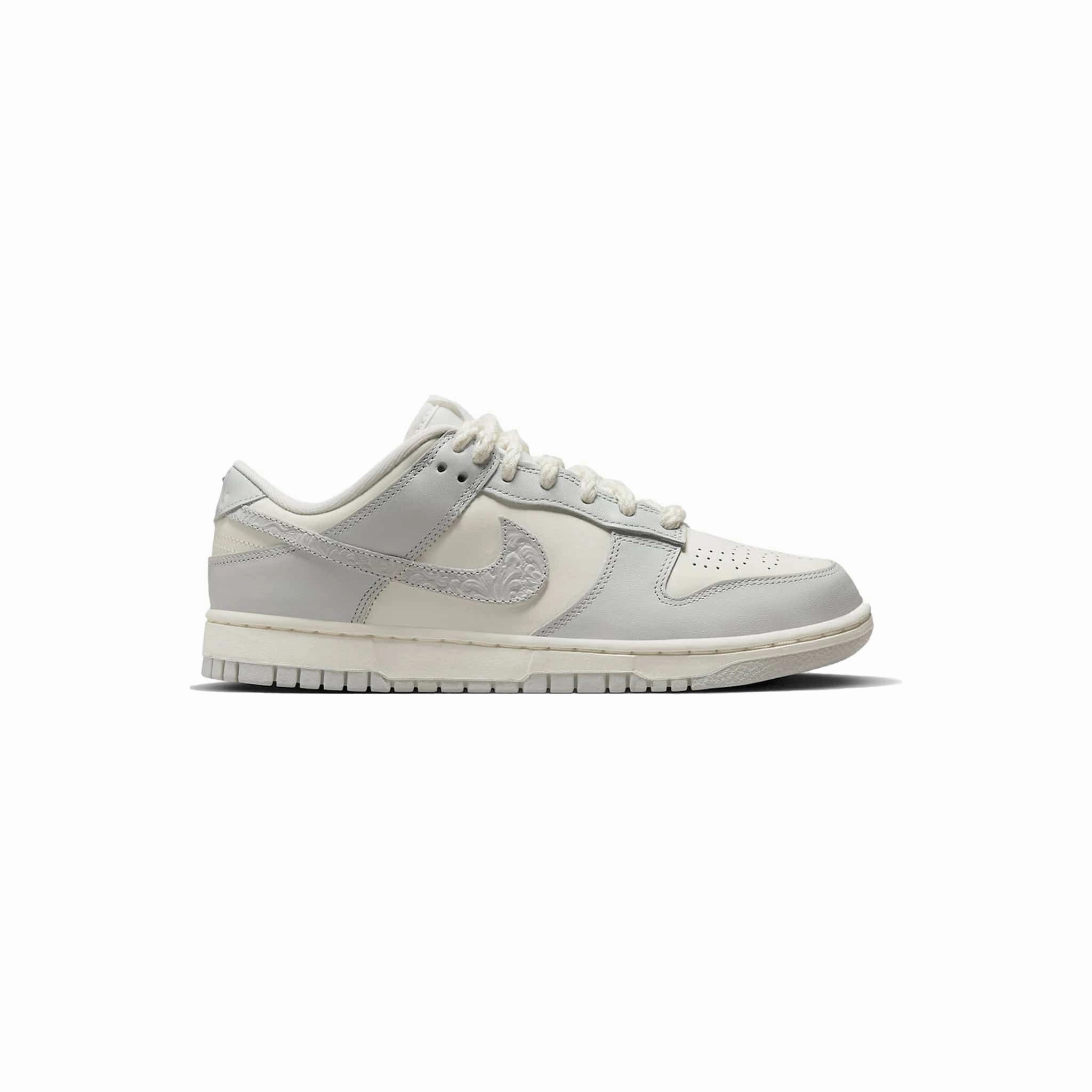 Nike Dunk Low Needlework Sail Aura (W) Trend-setting wear