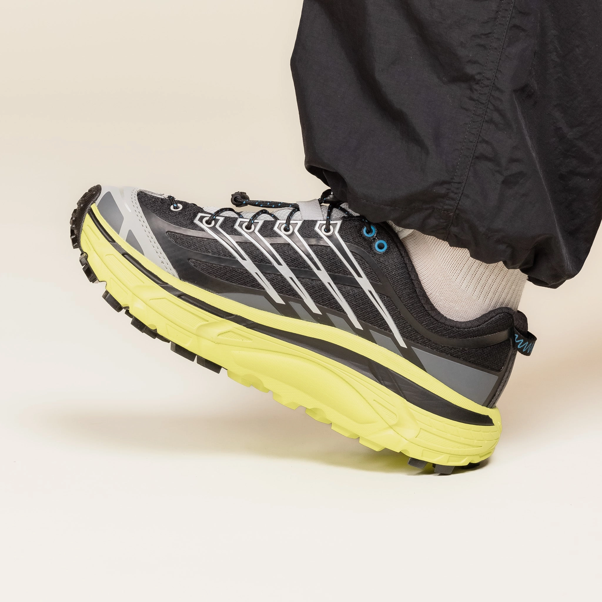 Hoka - Mafate Three2 - Black / HOKA Citrus sleek - look hook - and - loop running option