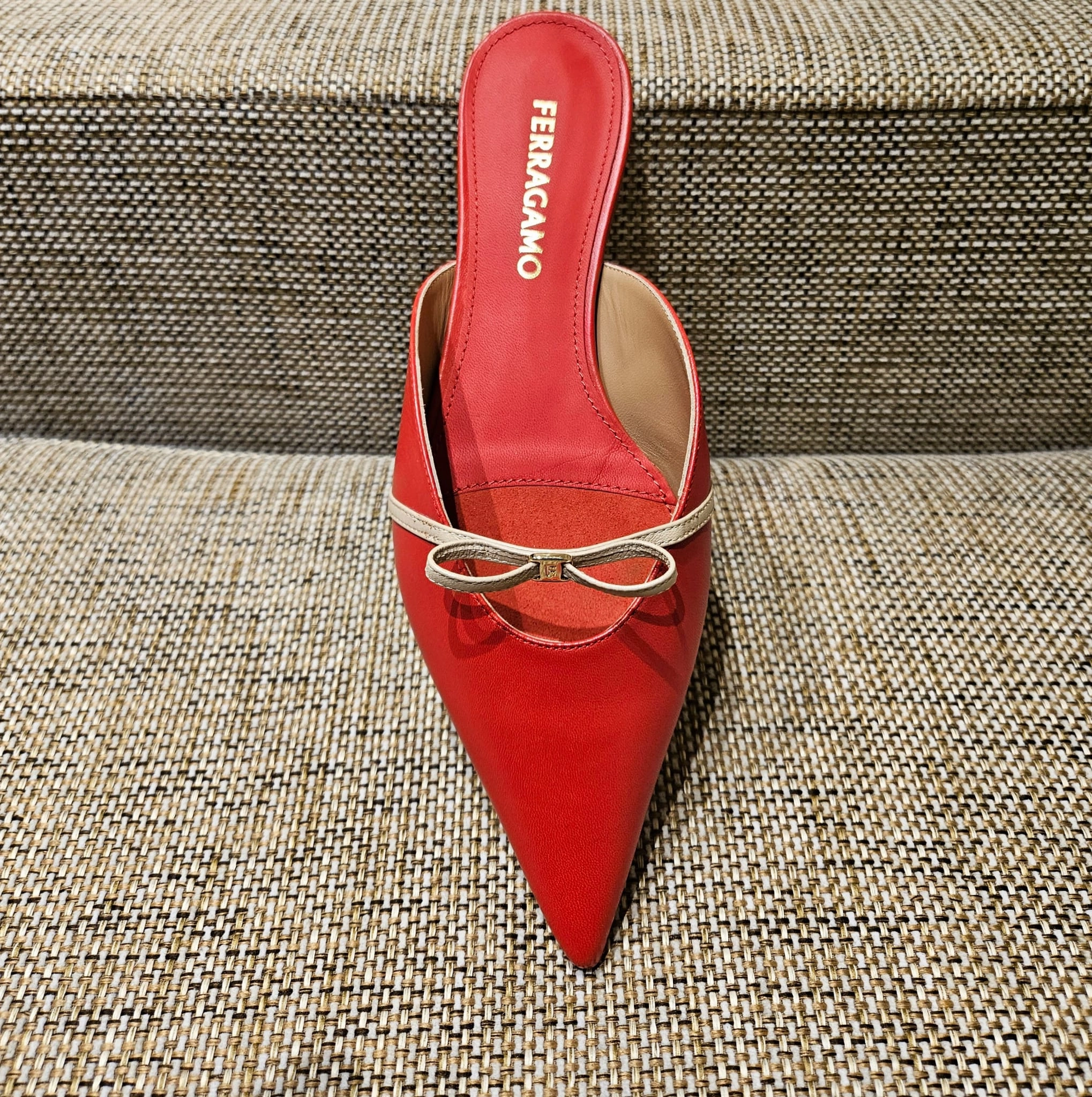 Comfortable Wear Snow Grip Giulye Mini Bow slingback in Flame red
