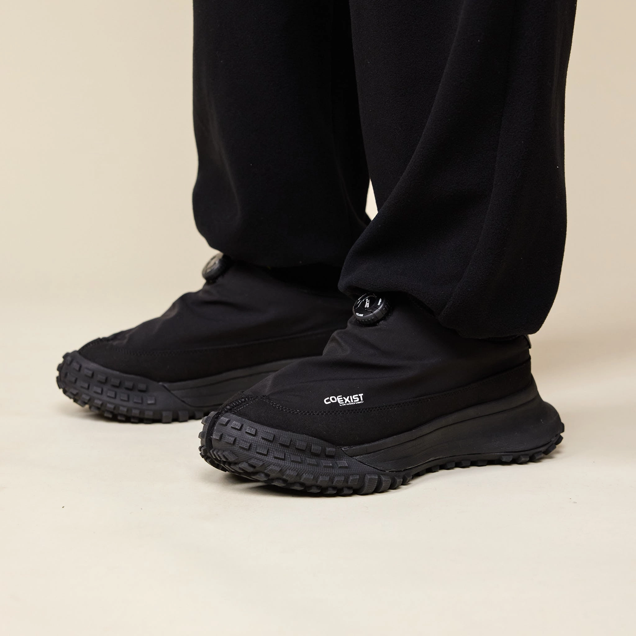 Fresh Tone Breathable Lining CMF Comfy Outdoor Garment - Approach Trainers 03 Dial System  - Black