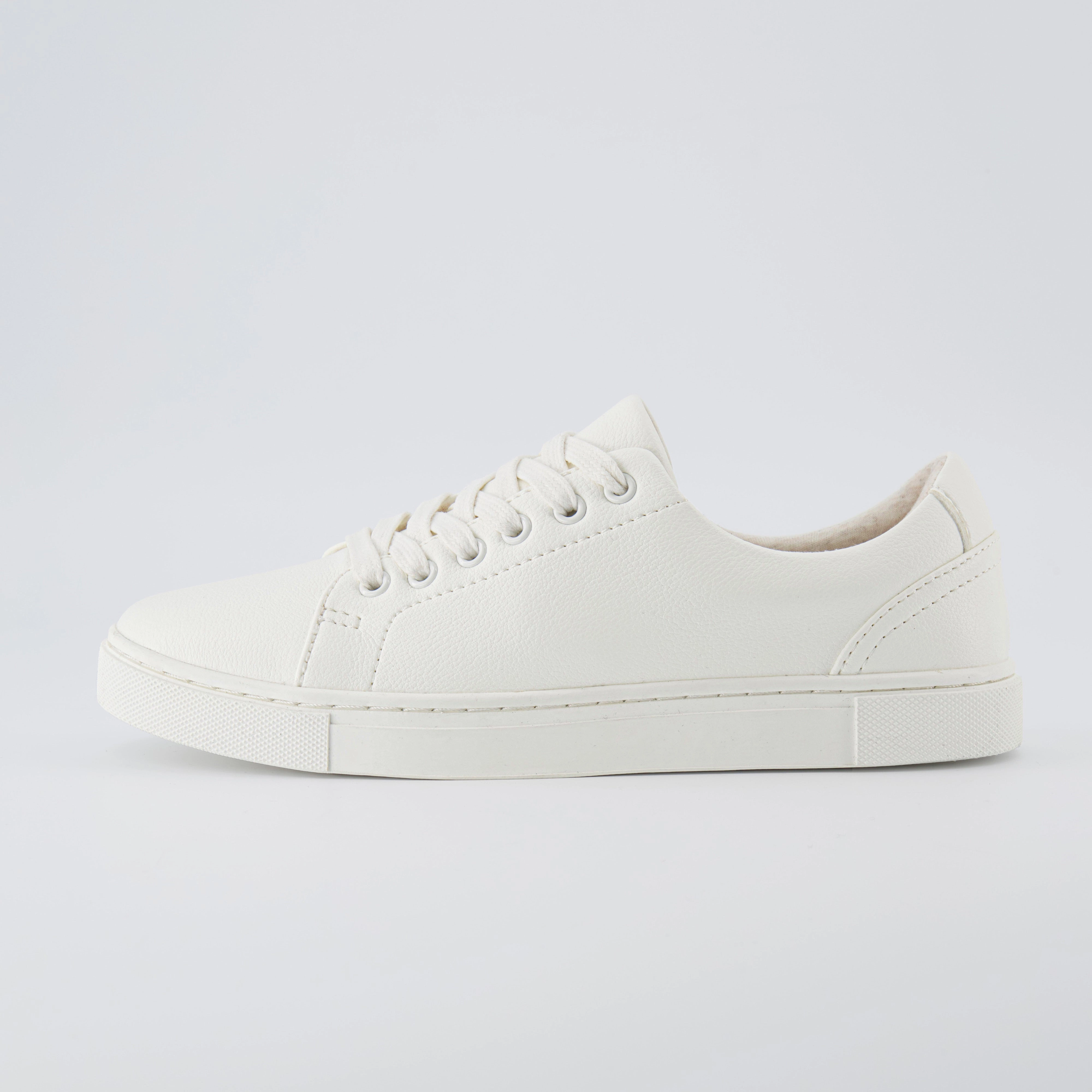 Hashtag Lace-up Sneaker Running Routine