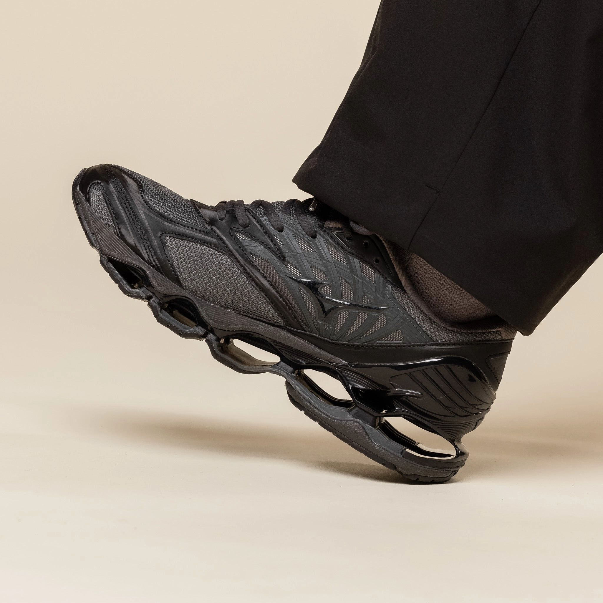 Ventilated Mizuno - Wave Prophecy LS - Iron Gate / Black / Black Sand