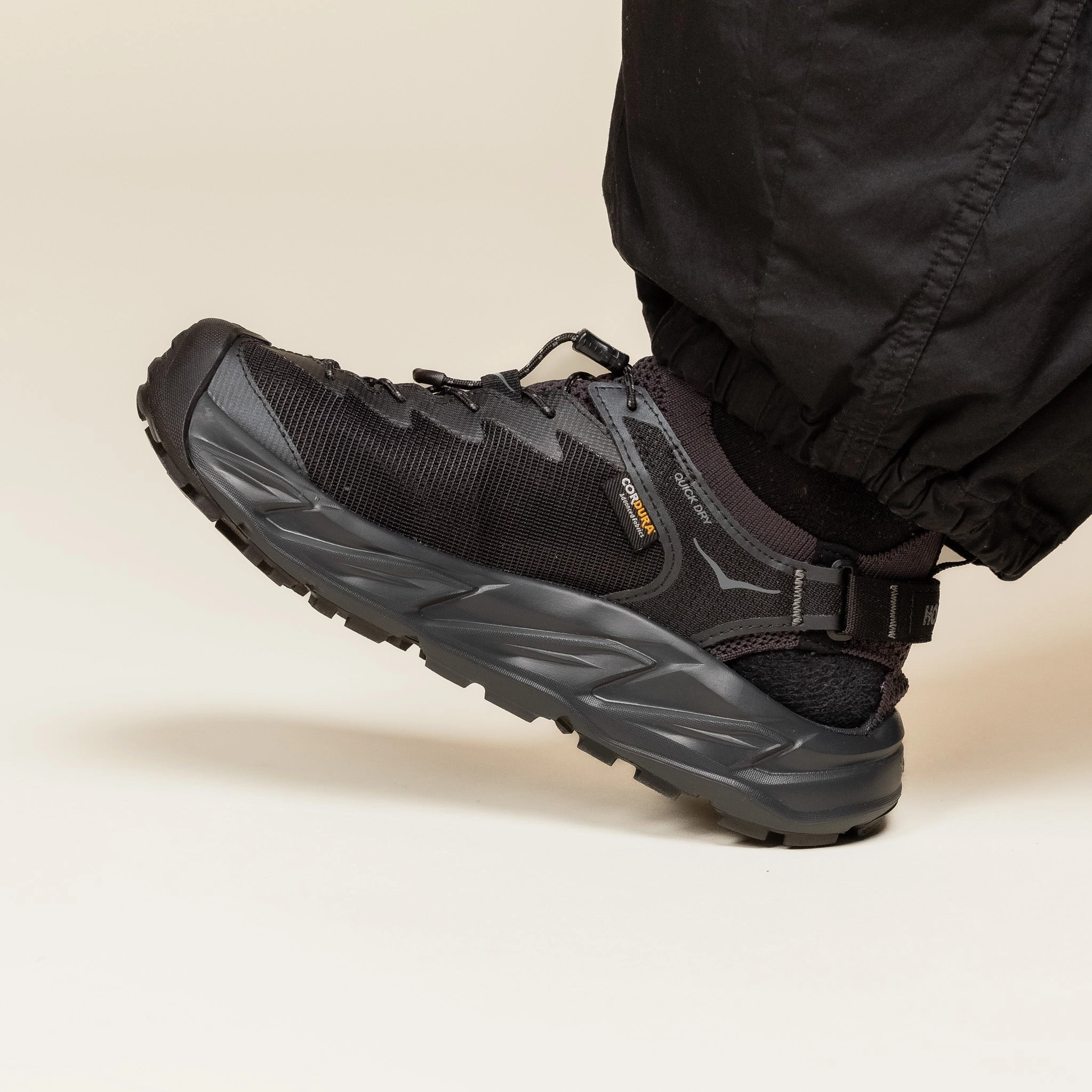 Velvet Soft Hoka - Hopara 2 - Black / Black