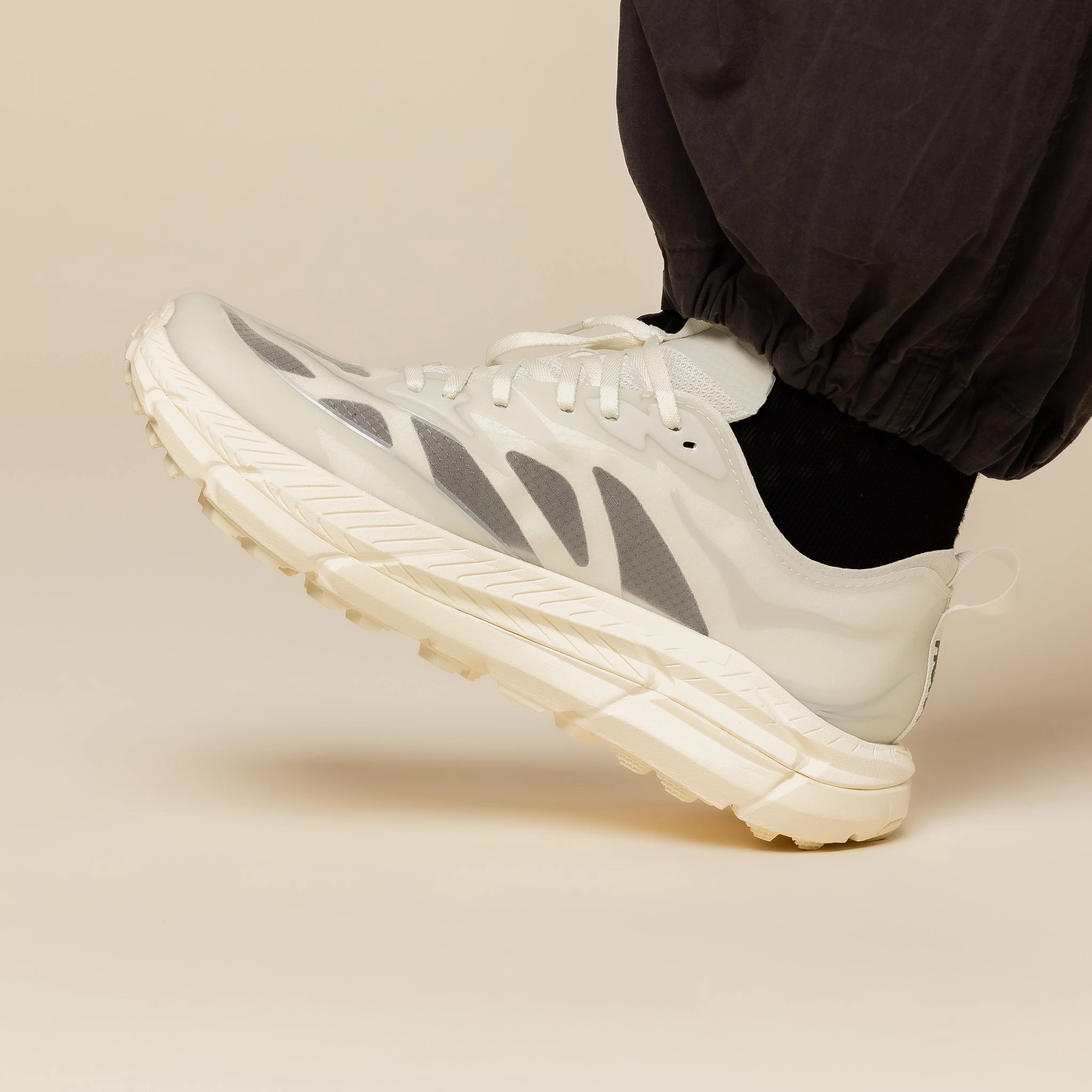 Hoka - Mafate Speed 4 Lite - Truffle Salt / Vintage Yellow expert shoes