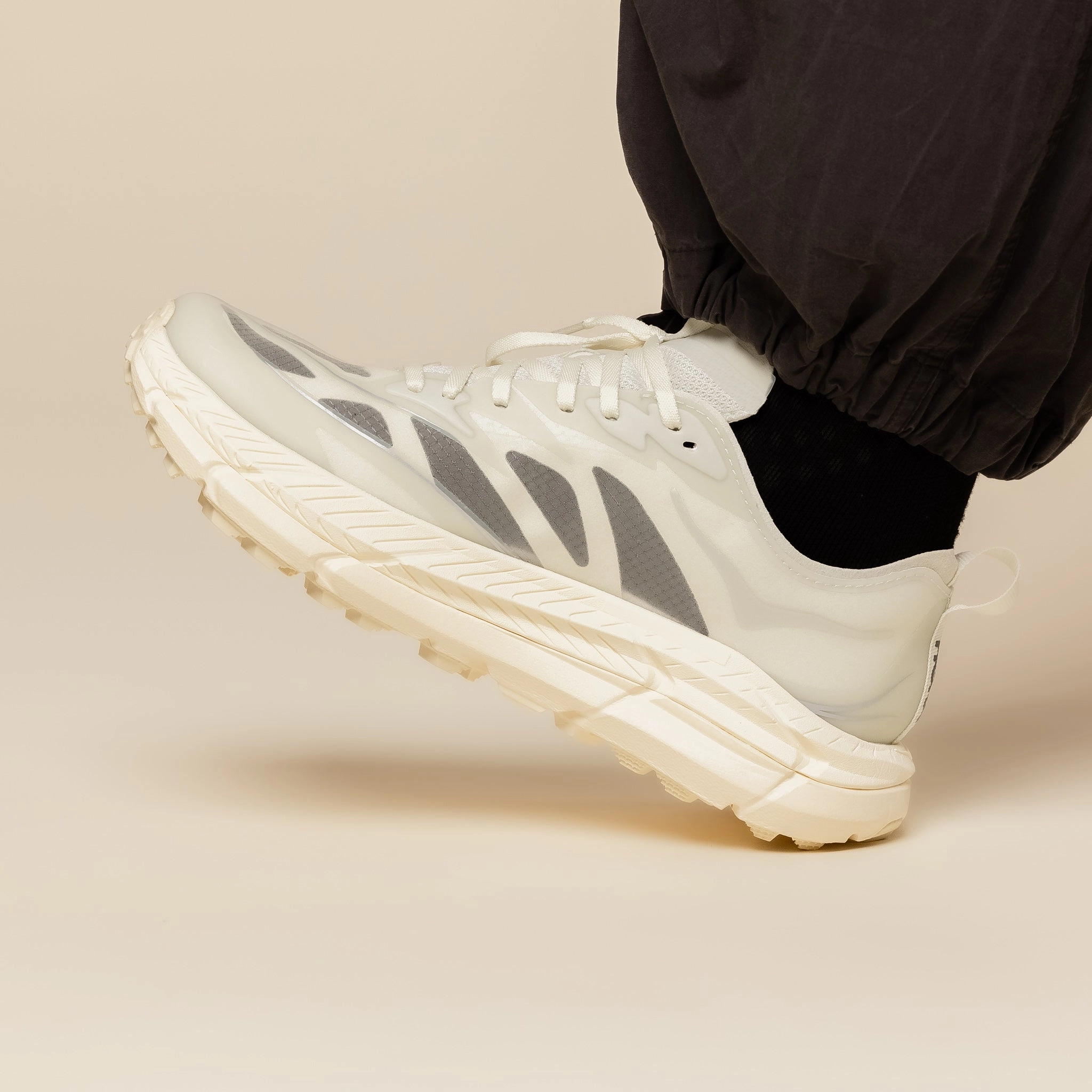 Hoka - Mafate Speed 4 Lite - Truffle Salt / Vintage Yellow expert shoes