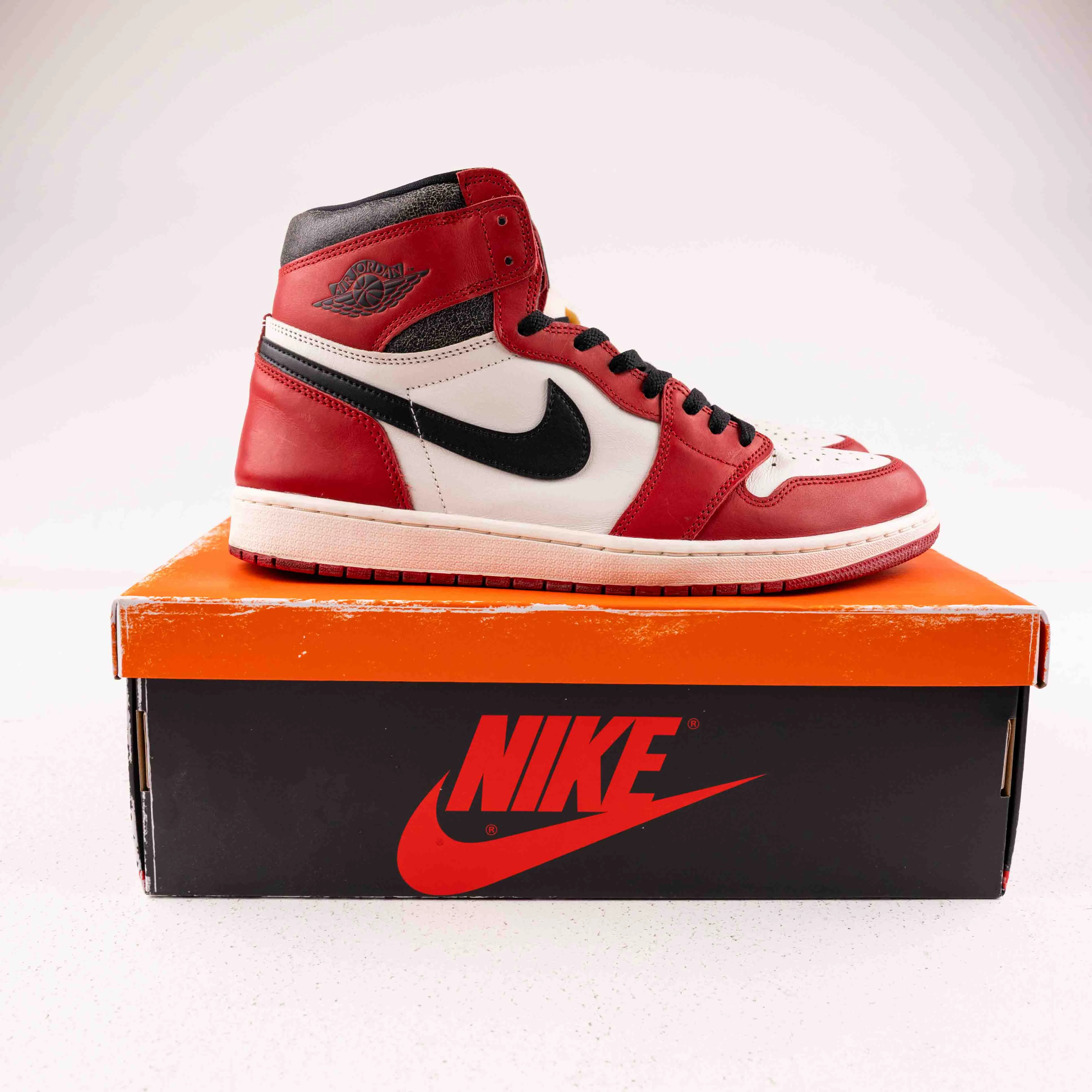 Breathable Upper Jordan 1 Retro High OG Chicago Lost and Found - Used - 3411