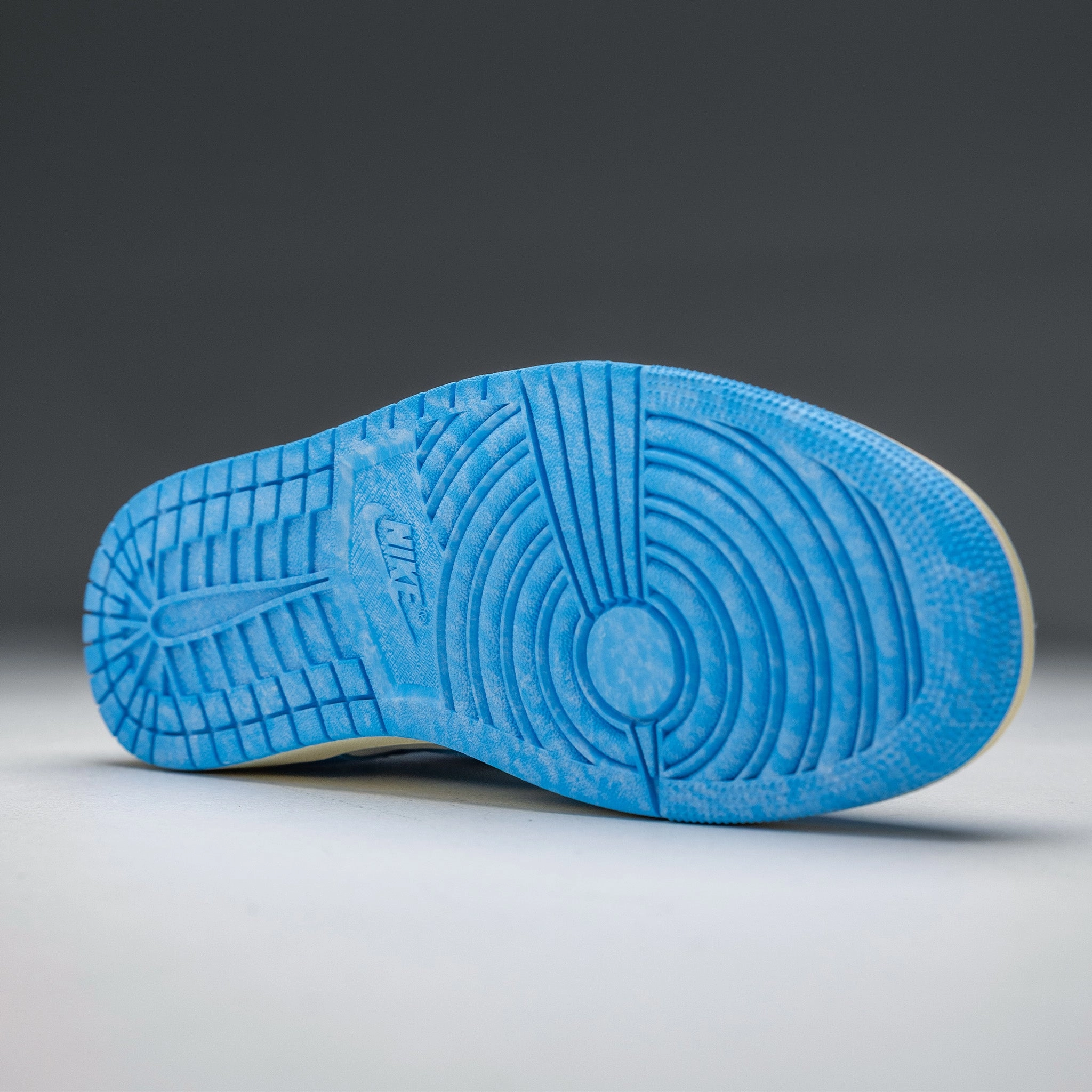 Fast Wear Jordan 1 Retro High OG UNC Reimagined