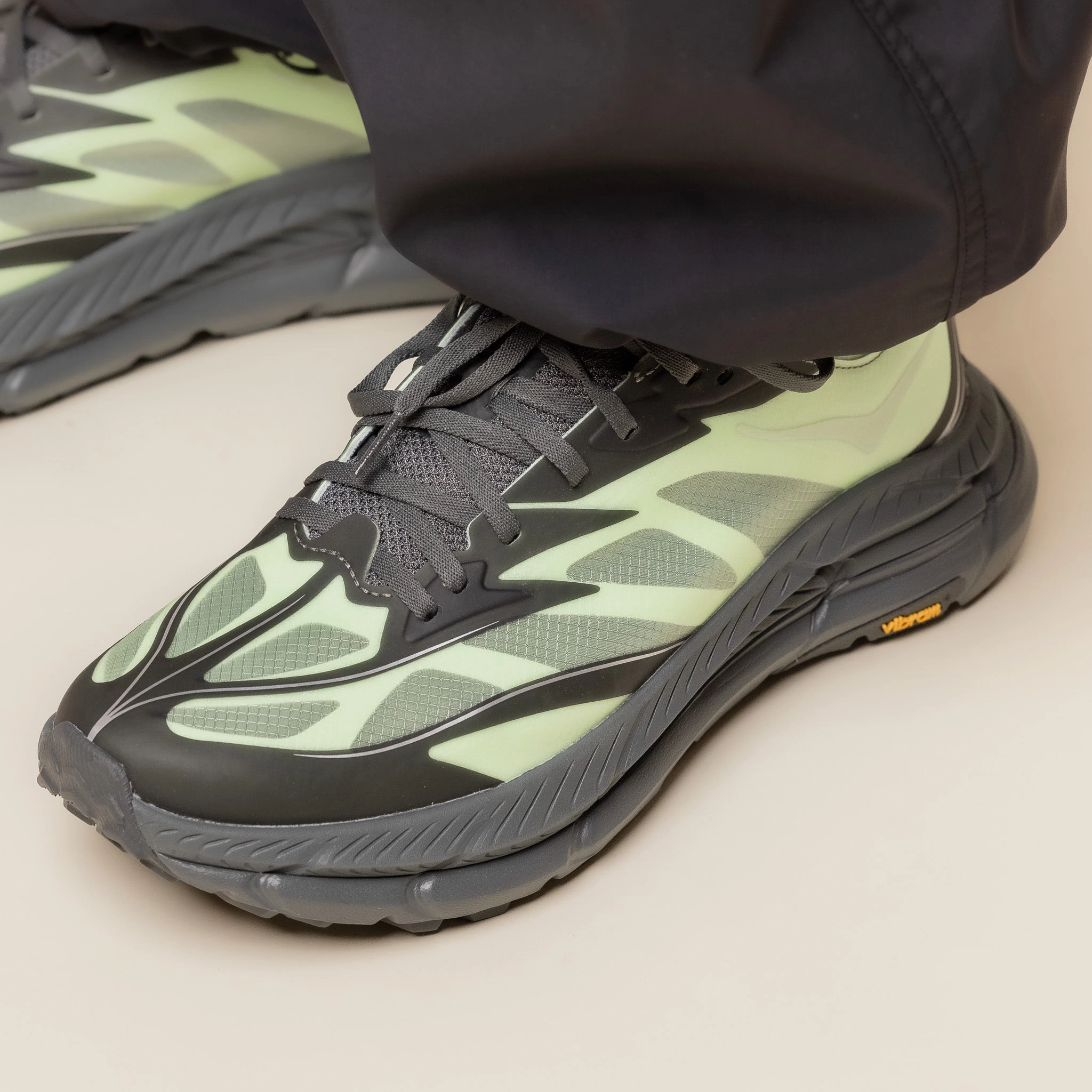 Soft Tone Hot Mood Hoka - Mafate Speed 4 Lite - Lunar Moth / Cosmic Grey