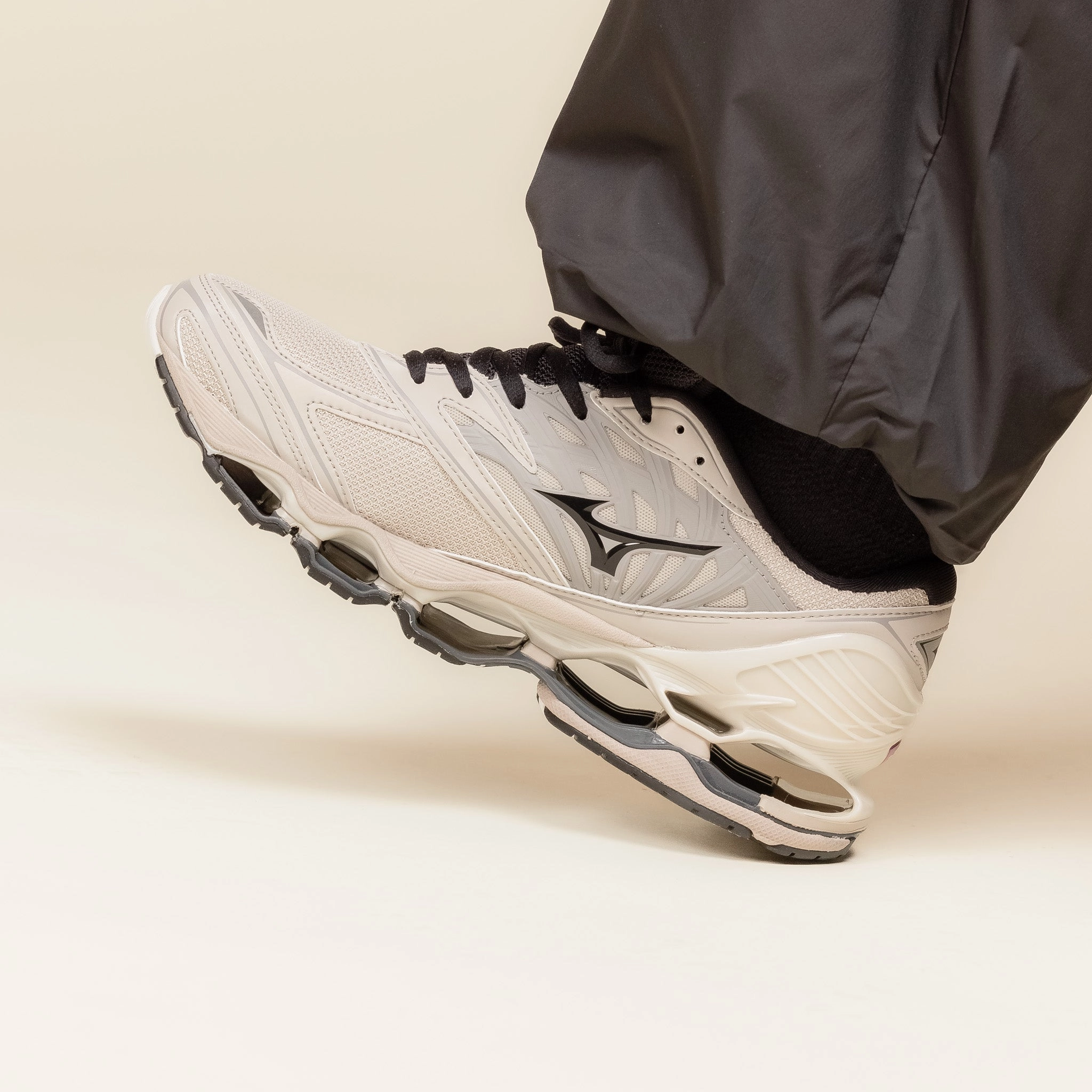 Mizuno - Wave Prophecy LS - Silver Cloud / Black / Opal Grey Earth Tone