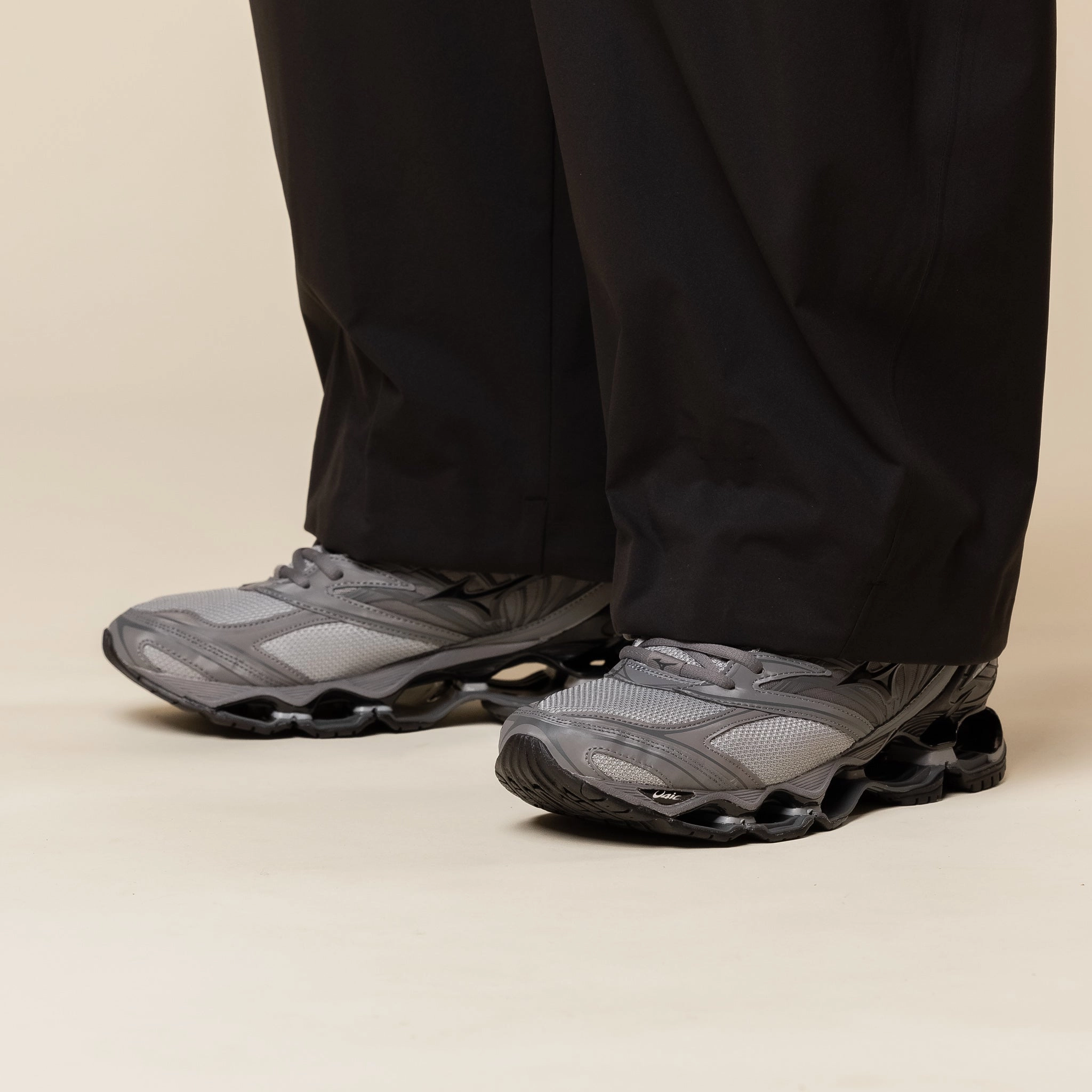 Mizuno - Wave Prophecy LS - Ultimate Grey / Quiet Shade / Black Posture aid