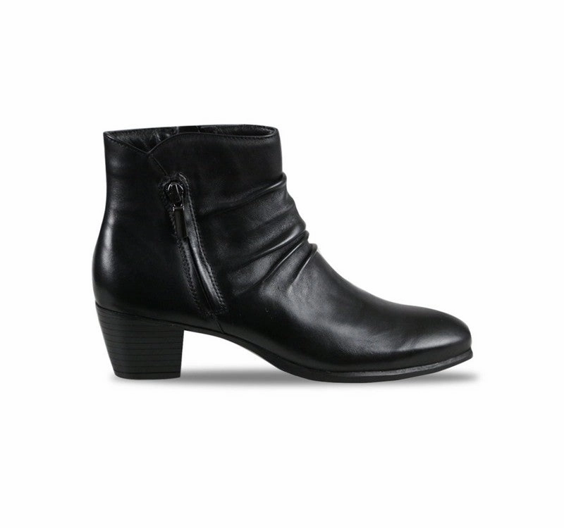 Munro Women's Elliot Boots Black Leather Fashionable Look
