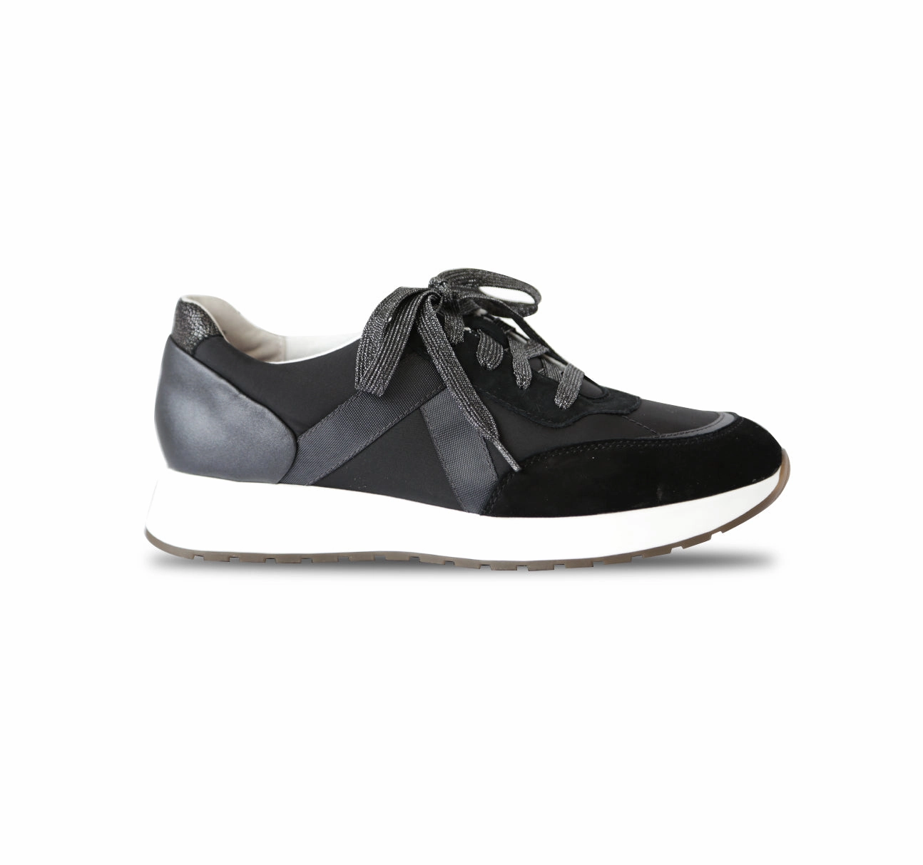 Elastic Gusseted Tongue Rubber Sole Munro Women's Piper Lace-Up Sneaker Black/Gunmetal Combo