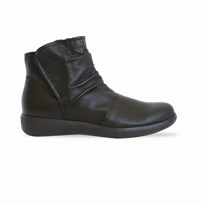 Minimal Aesthetic Munro Women's Scout Boots Black Leather