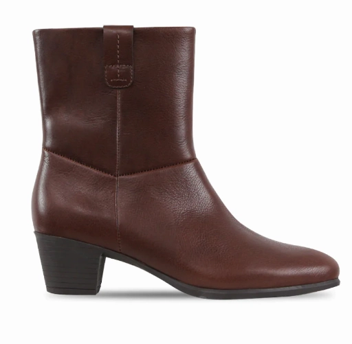 Munro Women's Tyler Boots Dark Rust Leather Heavy Trail