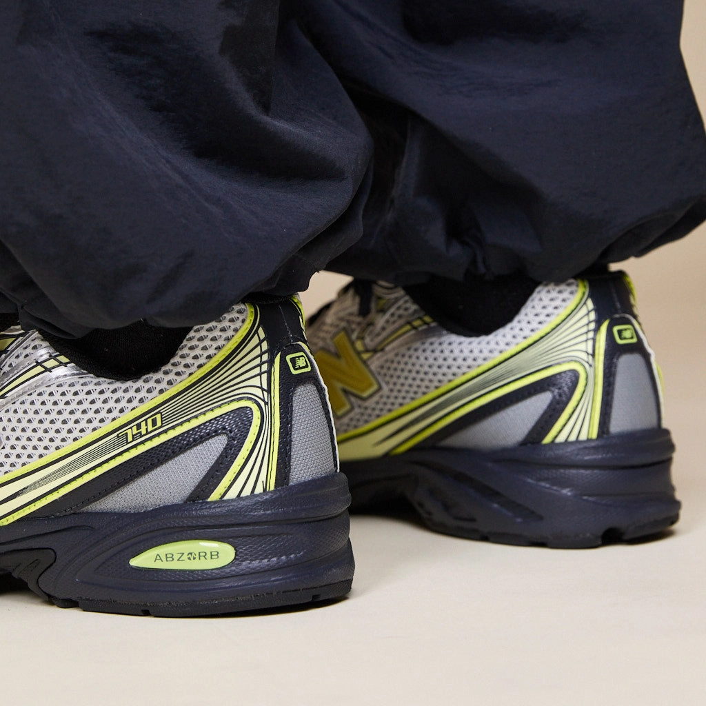 Chic Fit New Balance - 740 - Sea Salt / Phantom / Firefly