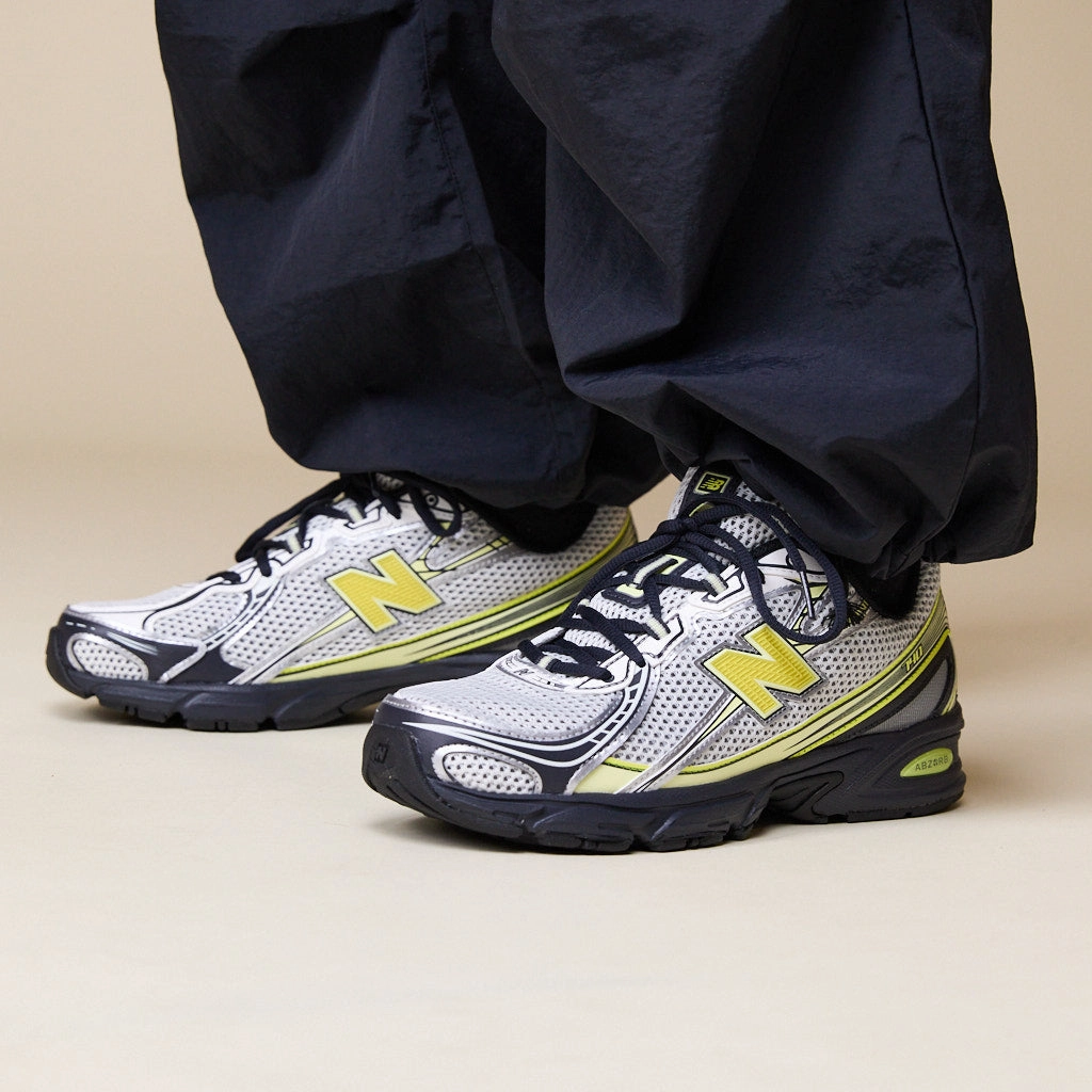 New Balance - 740 - Sea Salt / Phantom / Firefly Padded collar Breathable Upper