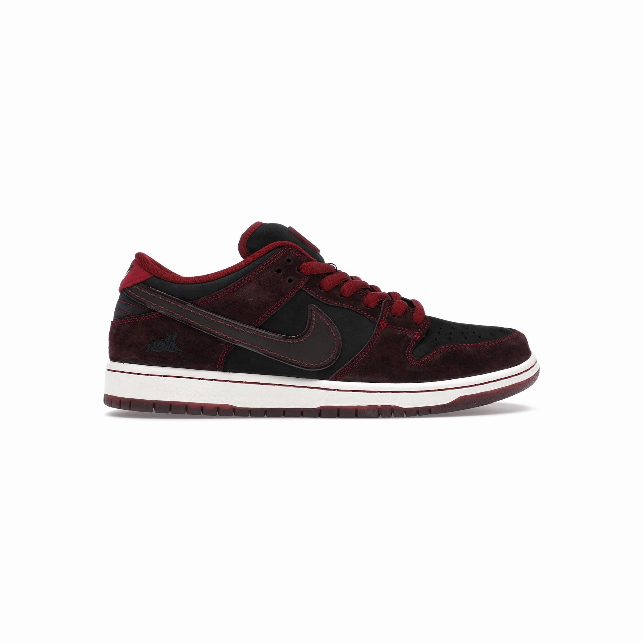 Nike SB Dunk Low Riot Skateshop fresh feel