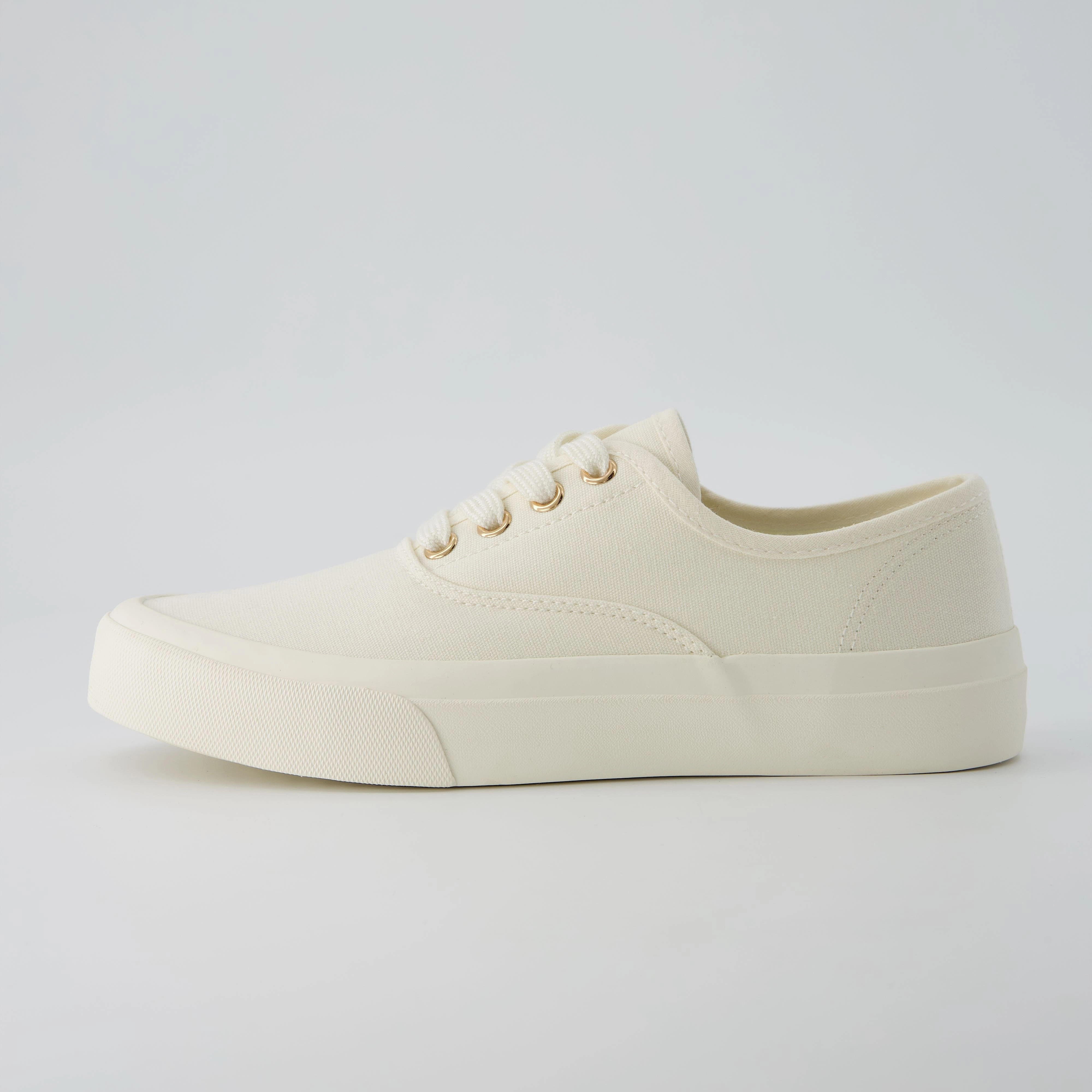 Trend-setting sole Soft Flex Freshman Canvas Lace-Up Sneaker