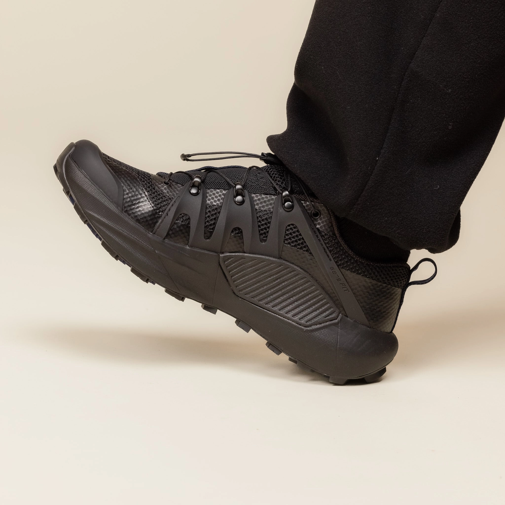 Cushioned Sole Salomon - Genesis Advanced Trainer - Black / Black / Black