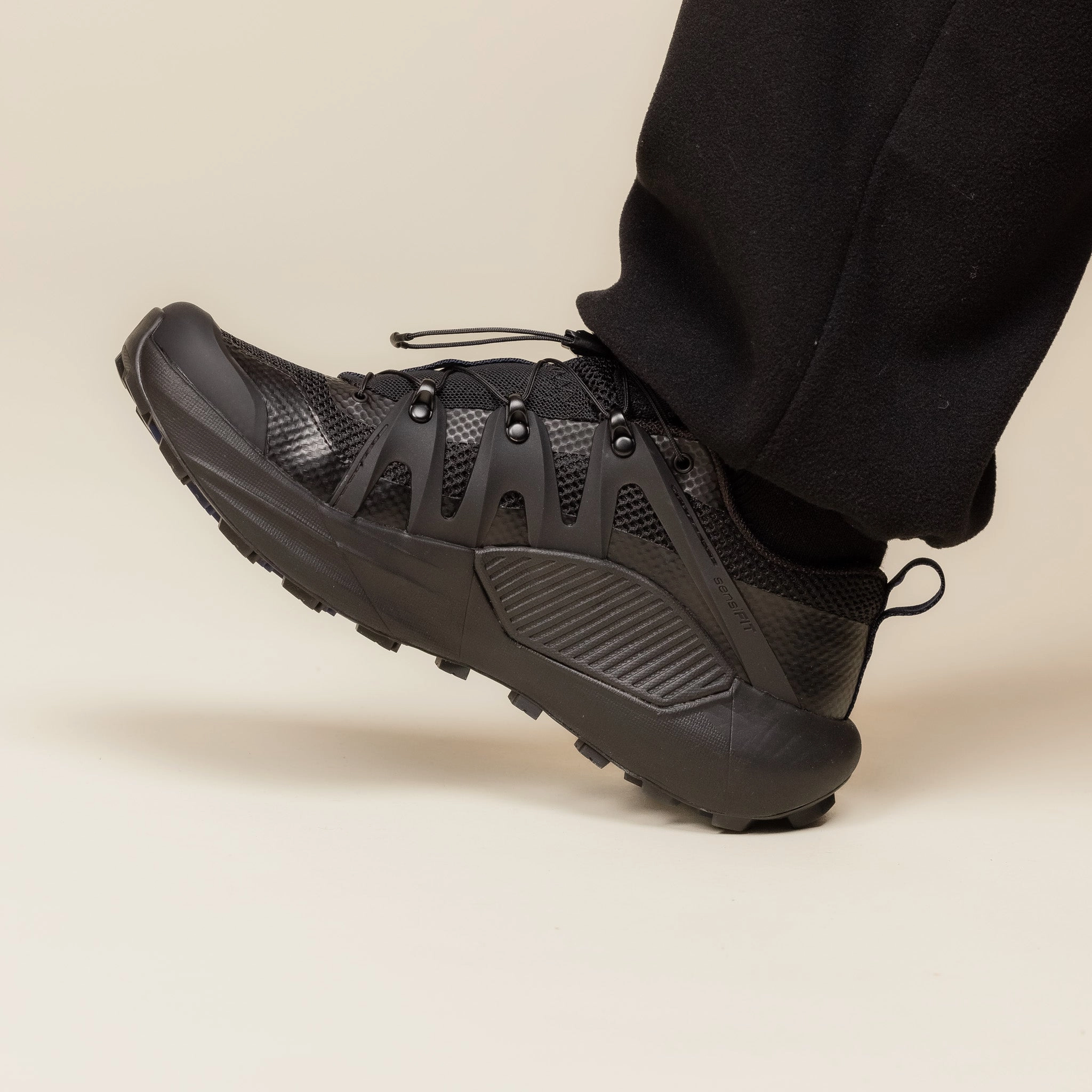 Cushioned Sole Salomon - Genesis Advanced Trainer - Black / Black / Black