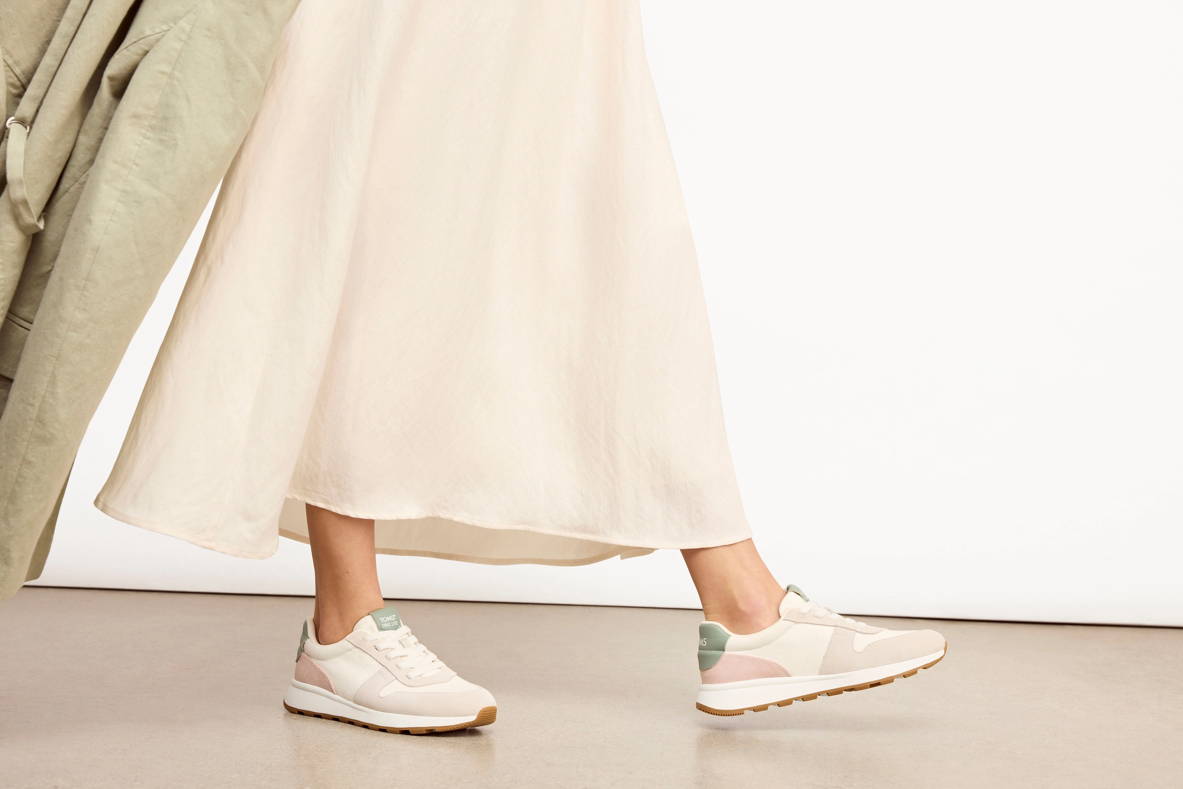 Women's TRVL Lite Retro Sneaker - Egret Multi Slip Fit Shoes