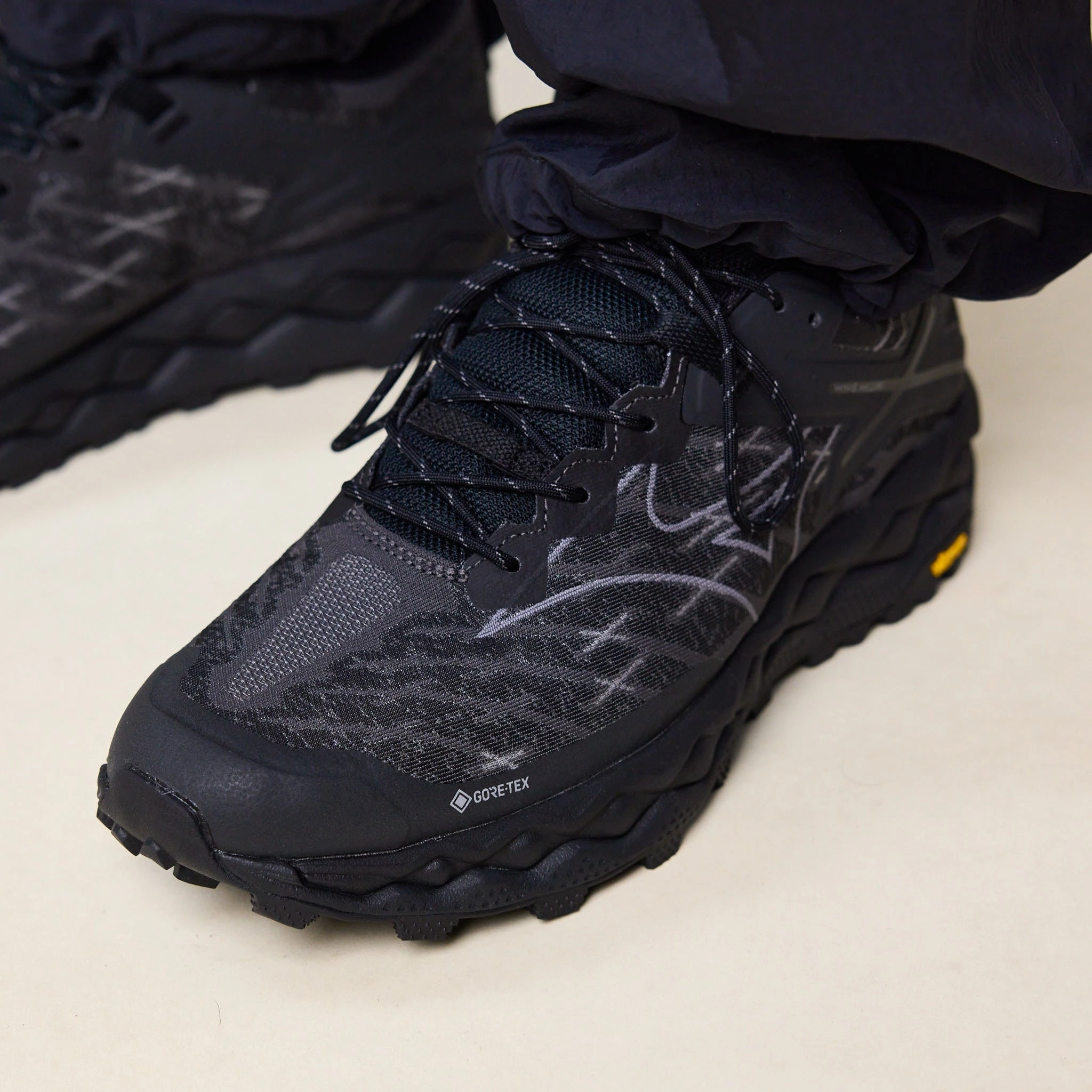 Mesh Upper Comfort Fit Mizuno - Wave Mujin LS Gore-Tex - Black / Quiet Shade / Black Sand