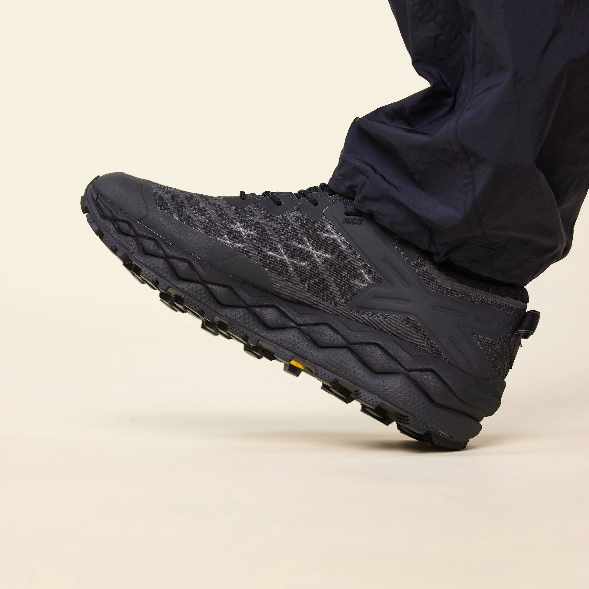 Mizuno - Wave Mujin LS Gore-Tex - Black / Quiet Shade / Black Sand Party Glow Spring Jump