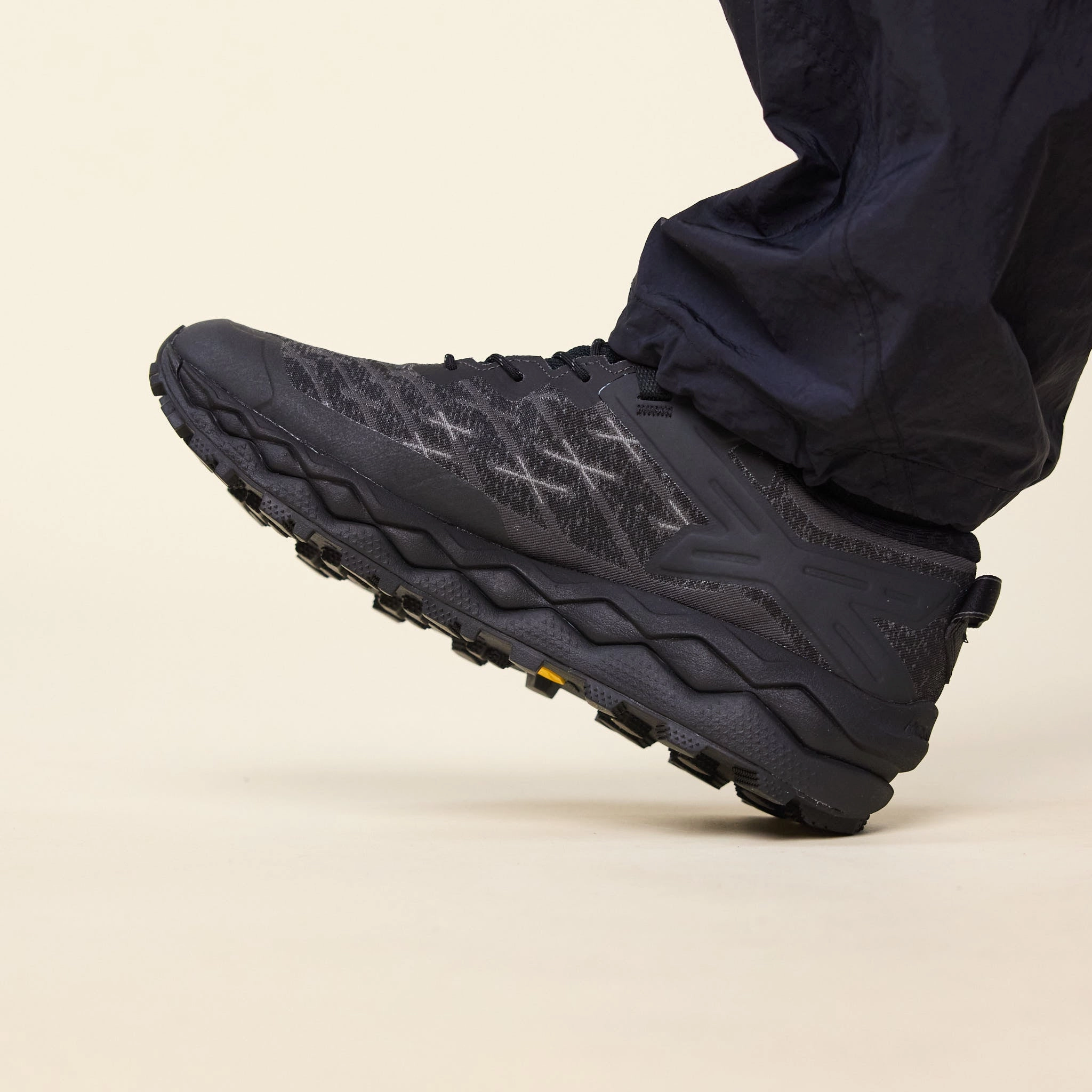 Mizuno - Wave Mujin LS Gore-Tex - Black / Quiet Shade / Black Sand Party Glow Spring Jump