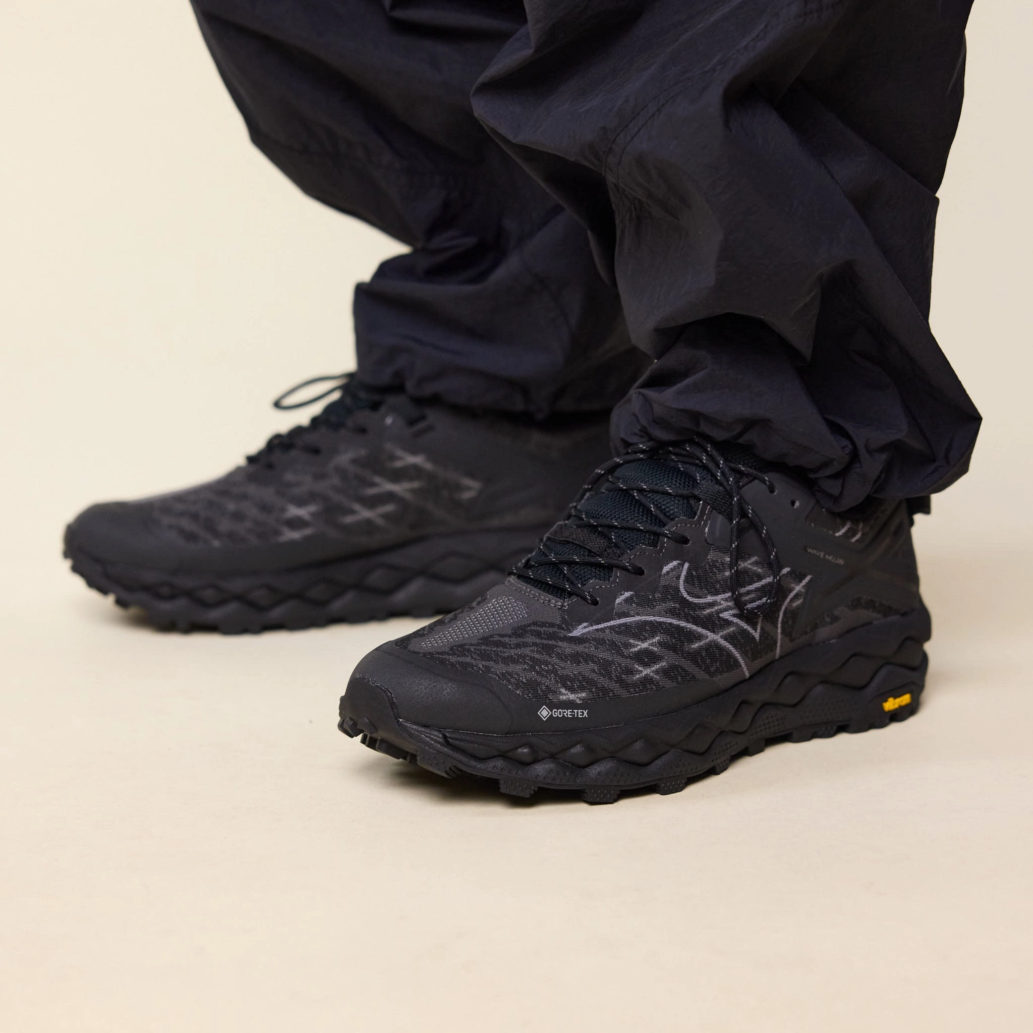 Yoga Base Mizuno - Wave Mujin LS Gore-Tex - Black / Quiet Shade / Black Sand