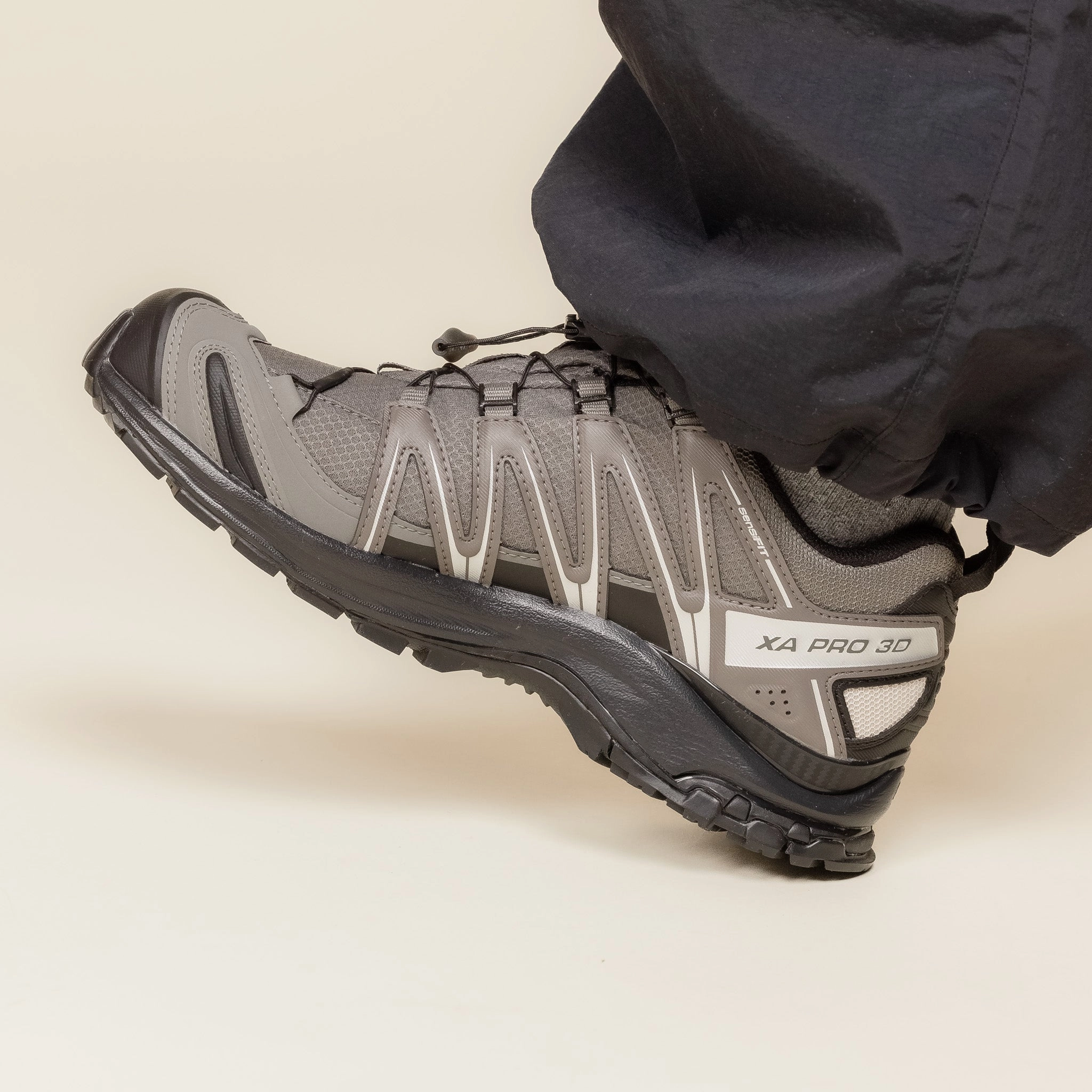 Premium Grip Trekking Style Salomon - XA Pro 3D Gore-Tex - Pewter / Black / Silver Cloud