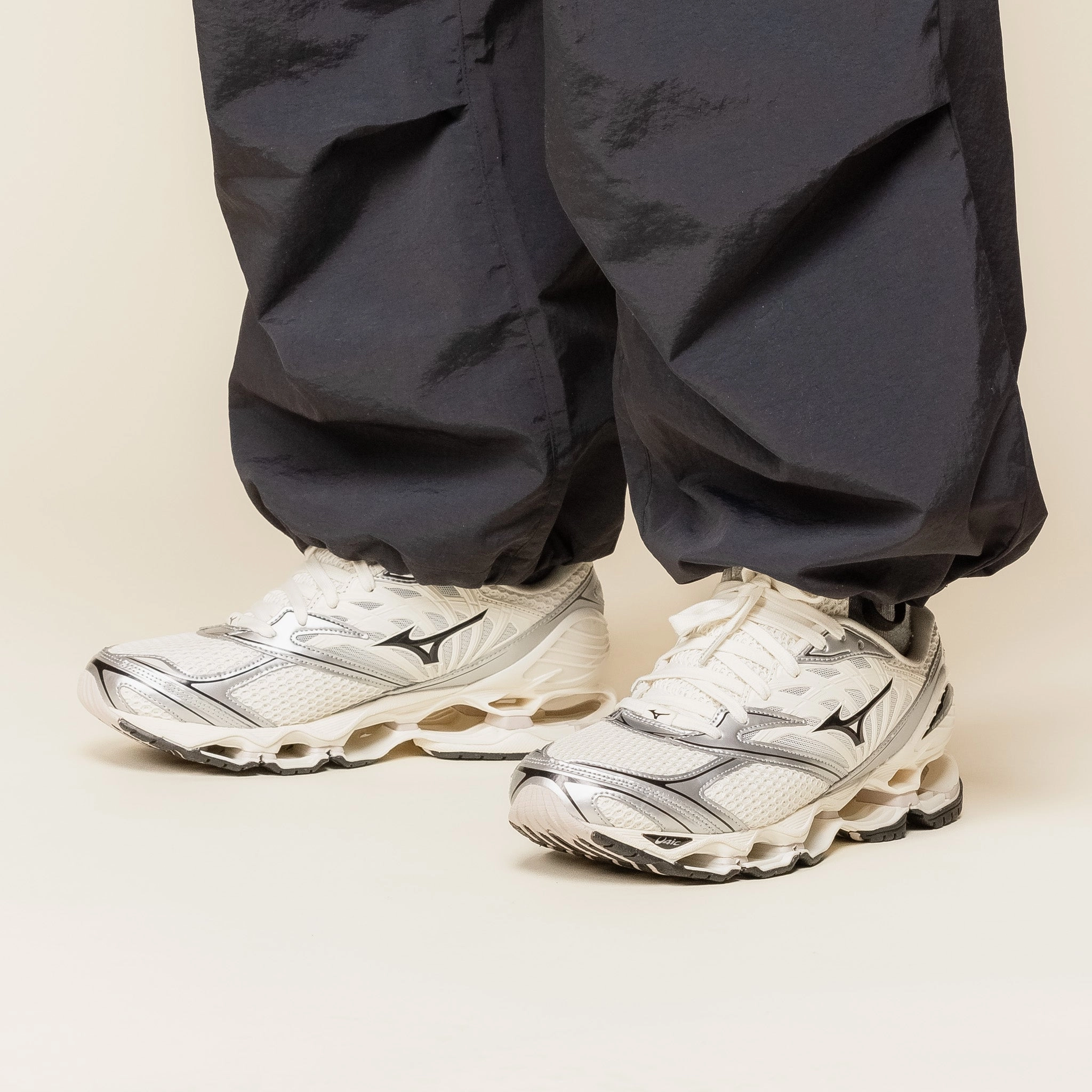 Mizuno - Wave Prophecy LS - Pristine / Black / Silver Freeze Grip Molded Insole