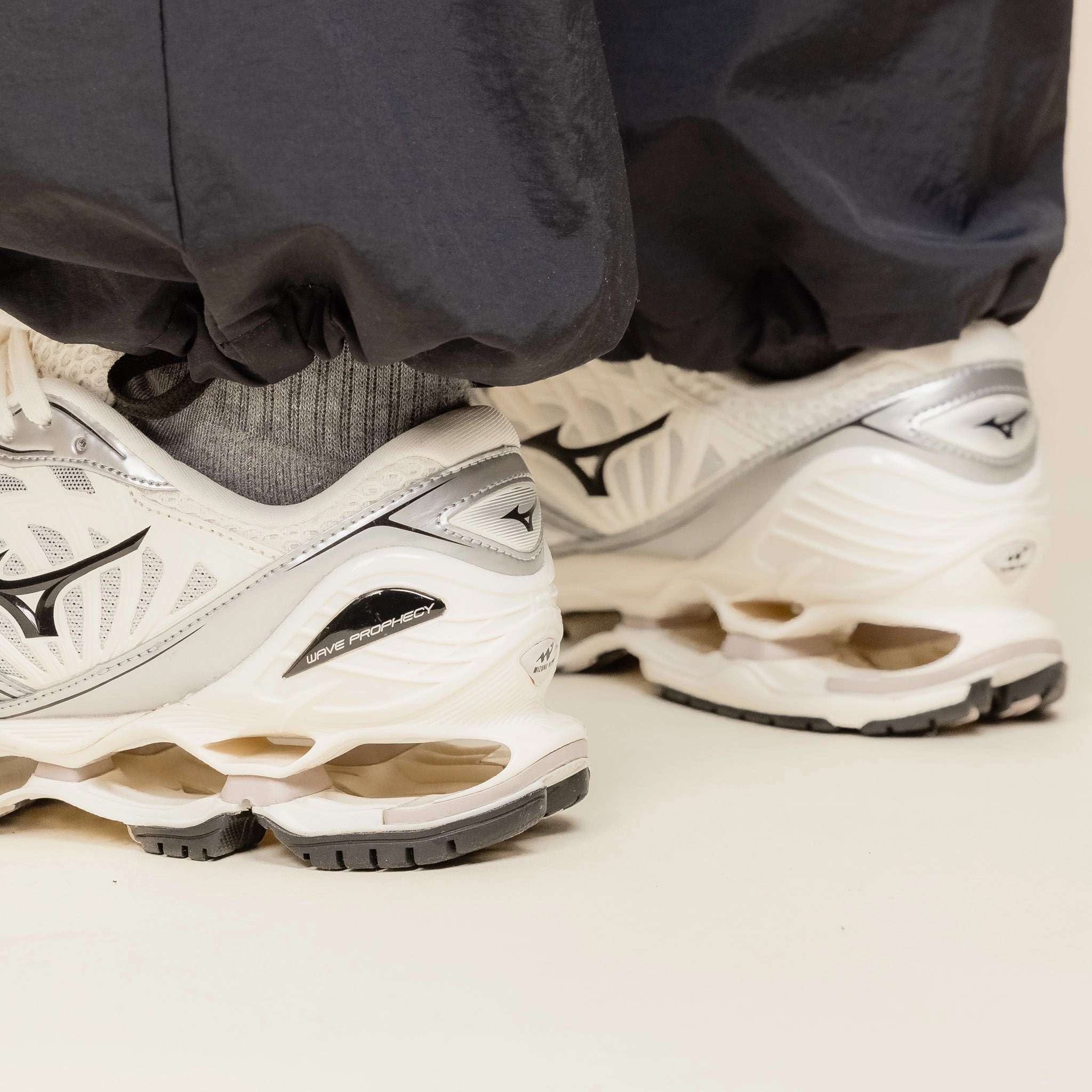 Hero Mode Curve Hug Mizuno - Wave Prophecy LS - Pristine / Black / Silver