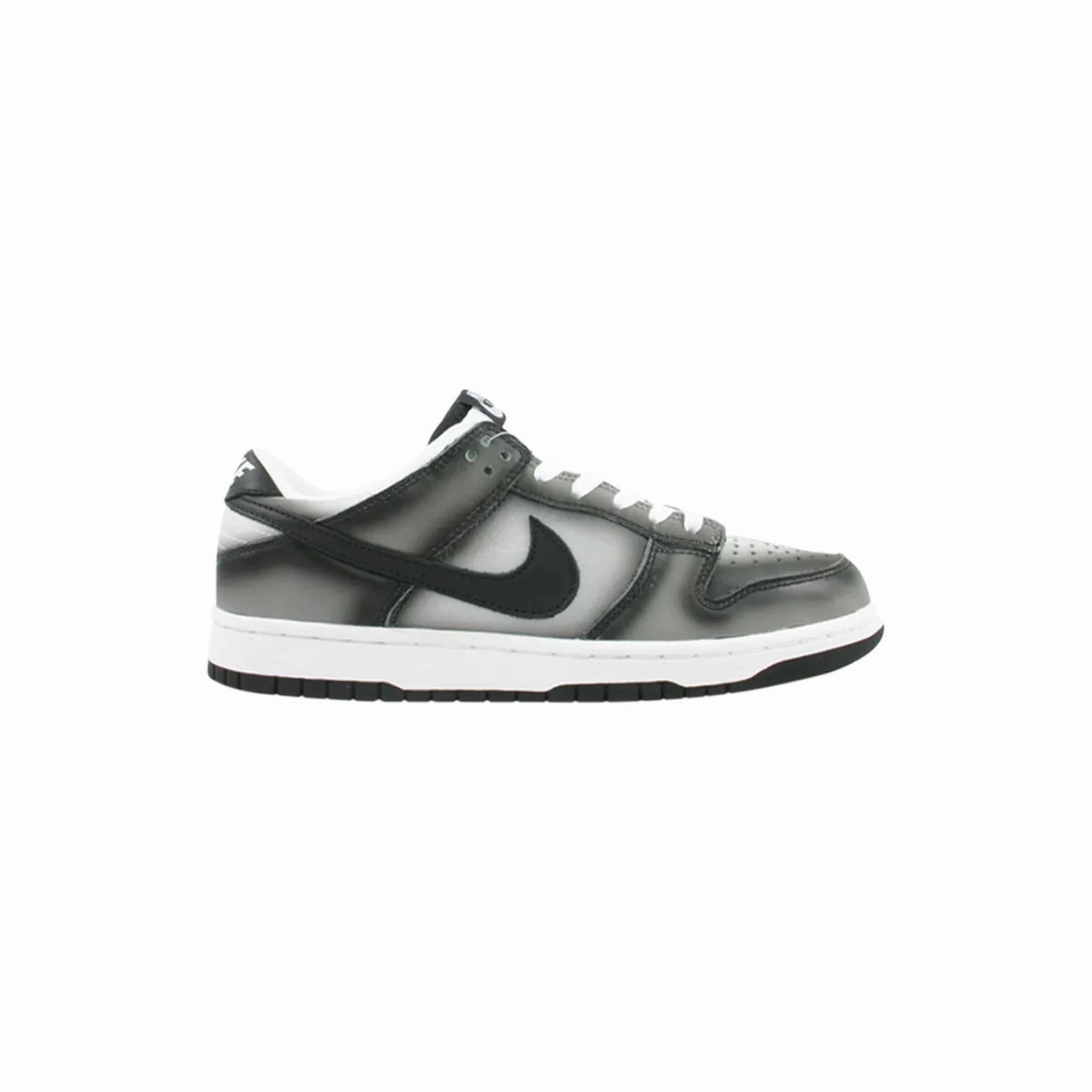 Short Walks Nike Dunk Low Haze