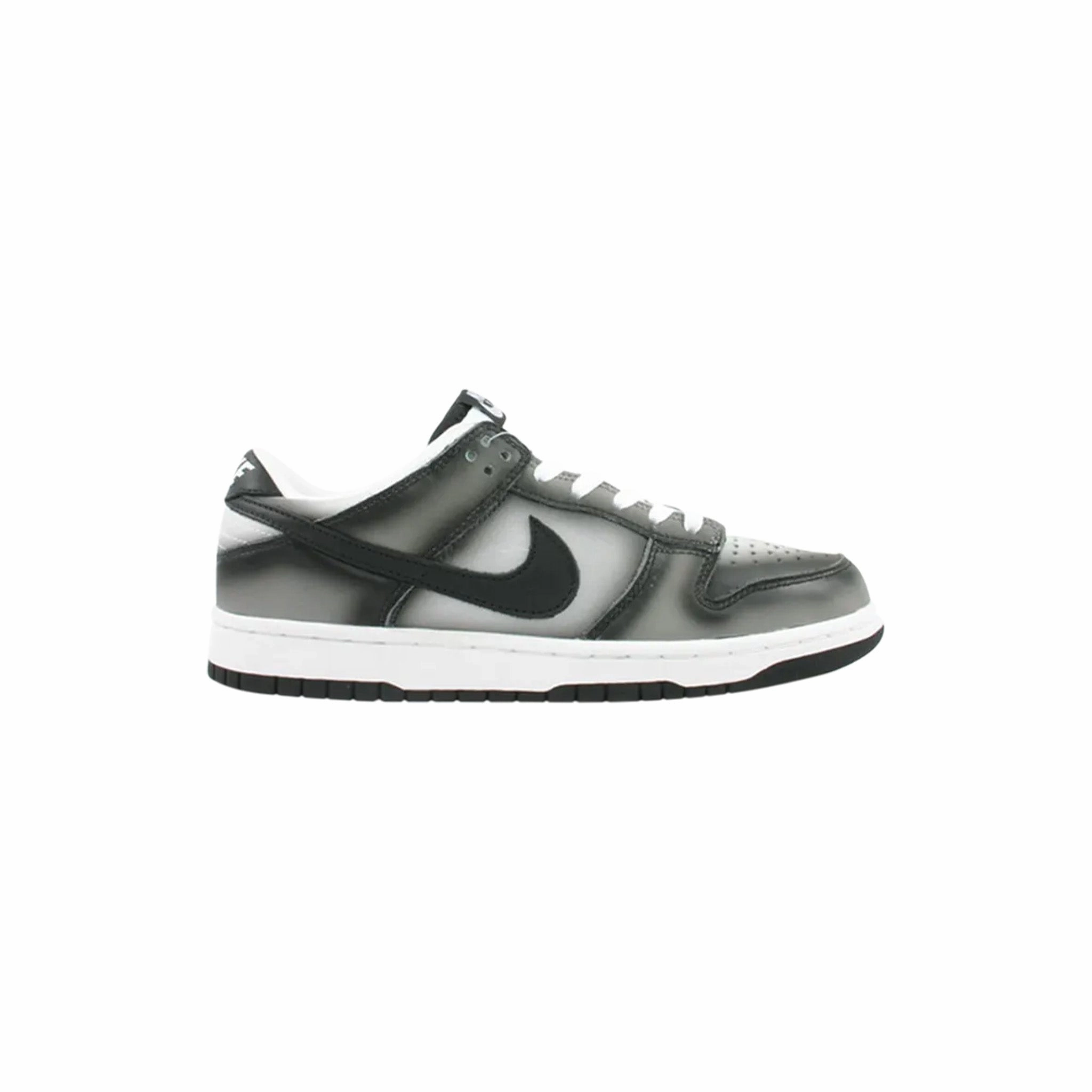 Short Walks Nike Dunk Low Haze