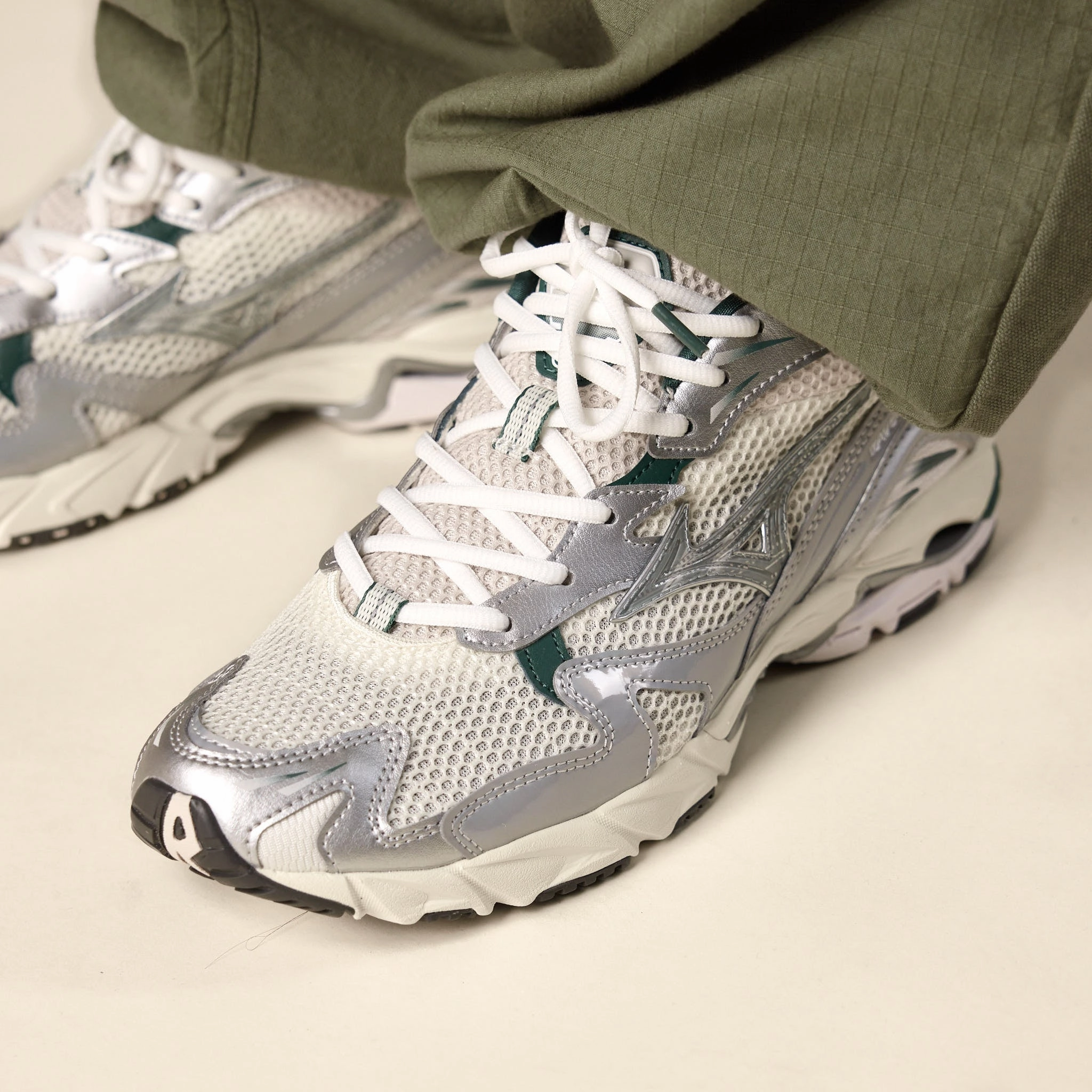 Mizuno - Wave Rider 10 Premium - Snow White / Slate / Bistro Green group walk Soft Lining