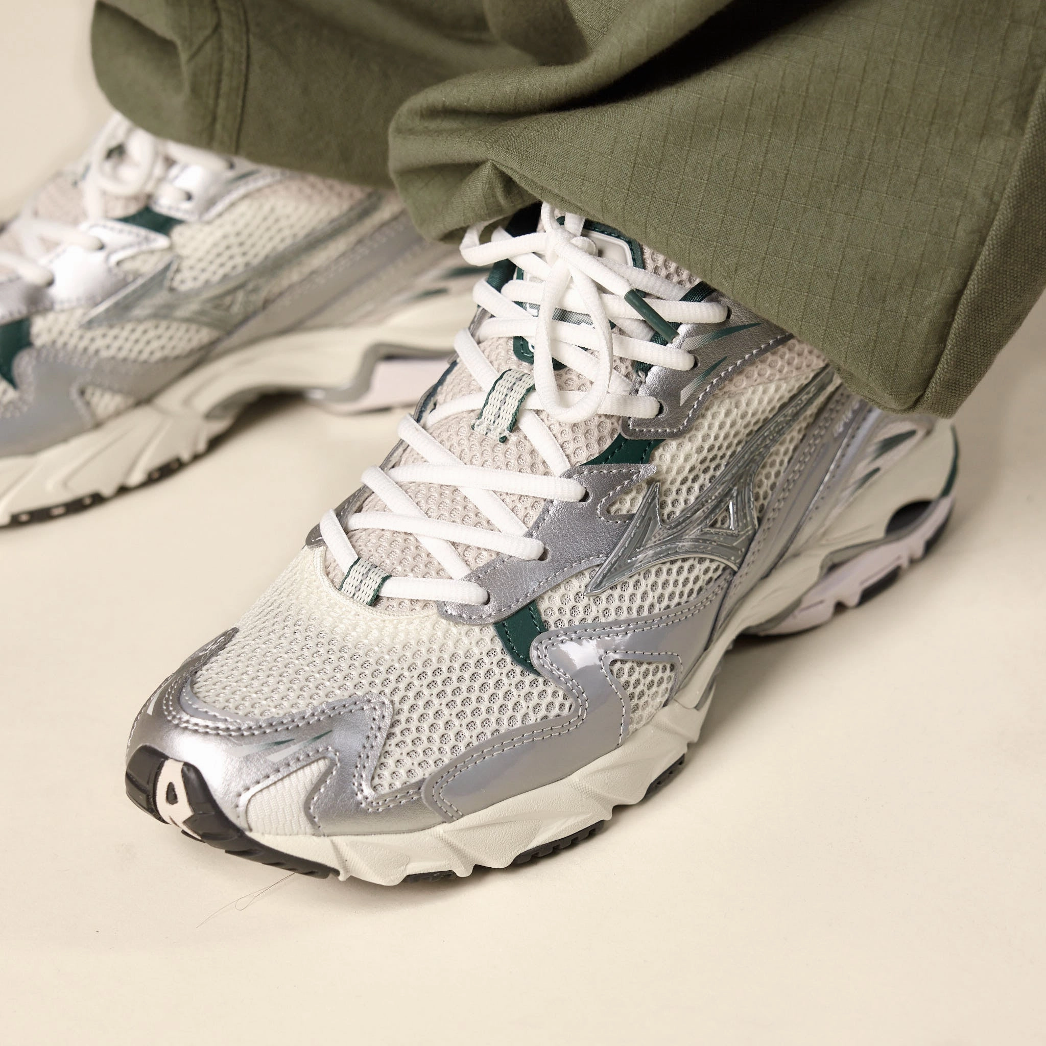 Mizuno - Wave Rider 10 Premium - Snow White / Slate / Bistro Green group walk Soft Lining